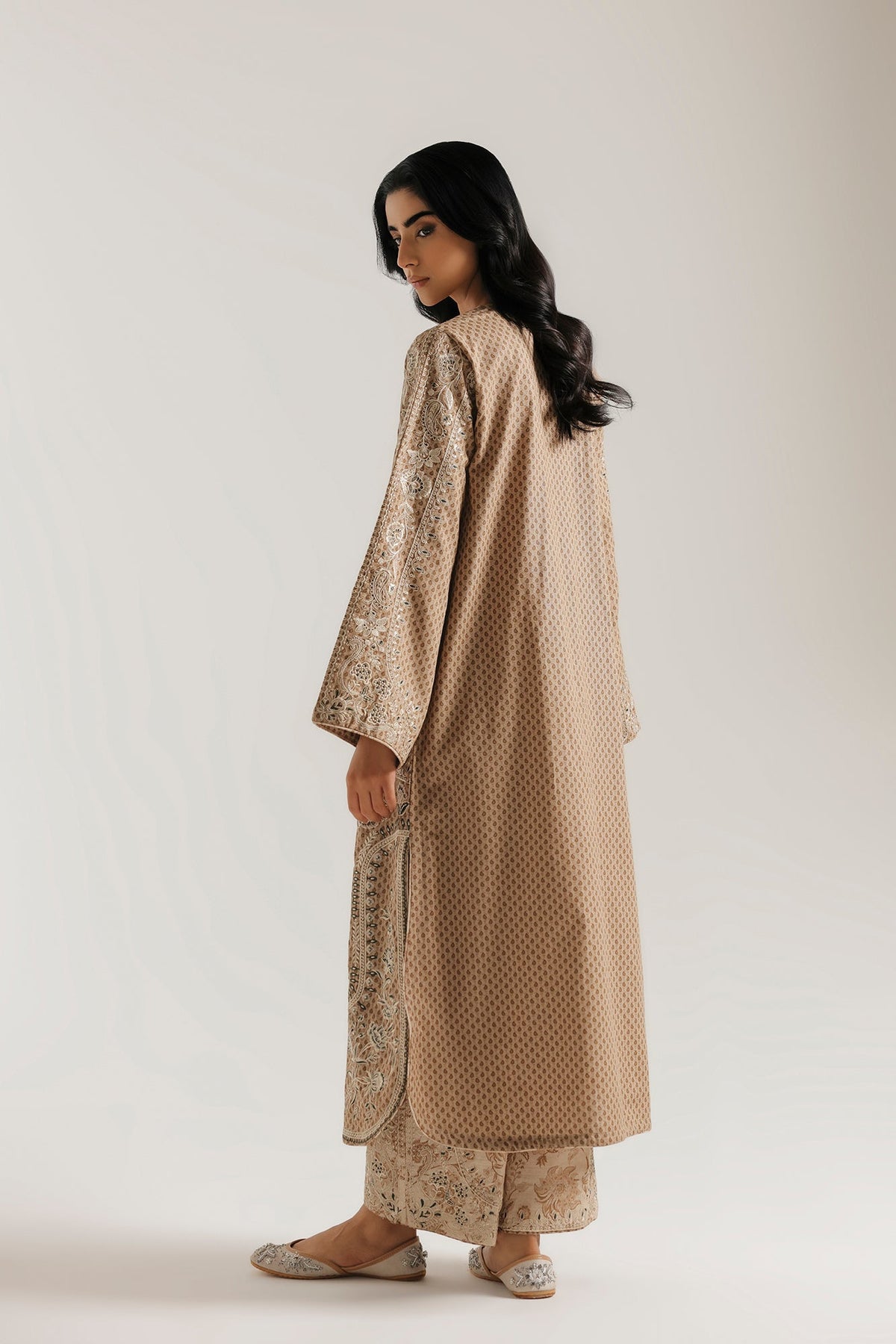 EMBROIDERED SUIT (E4925-103-808)