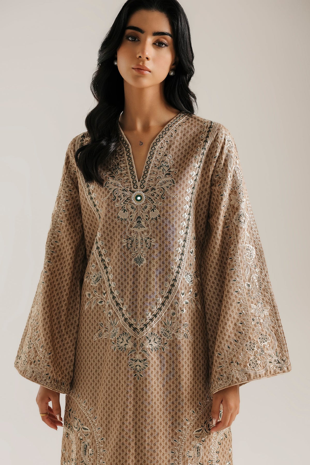 EMBROIDERED SUIT (E4925-103-808)