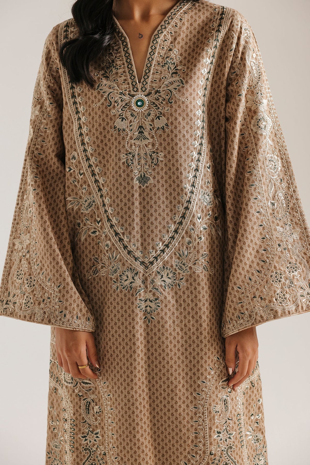 EMBROIDERED SUIT (E4925-103-808)
