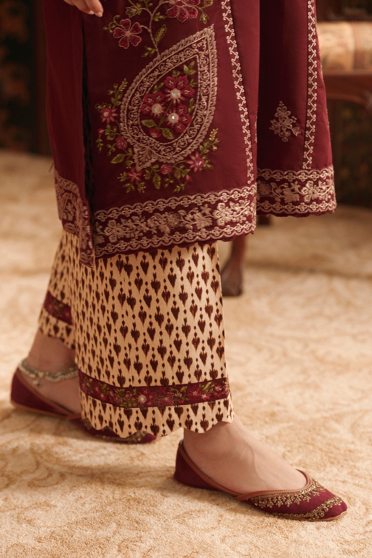 EMBROIDERED SUIT (E4930-103-414)
