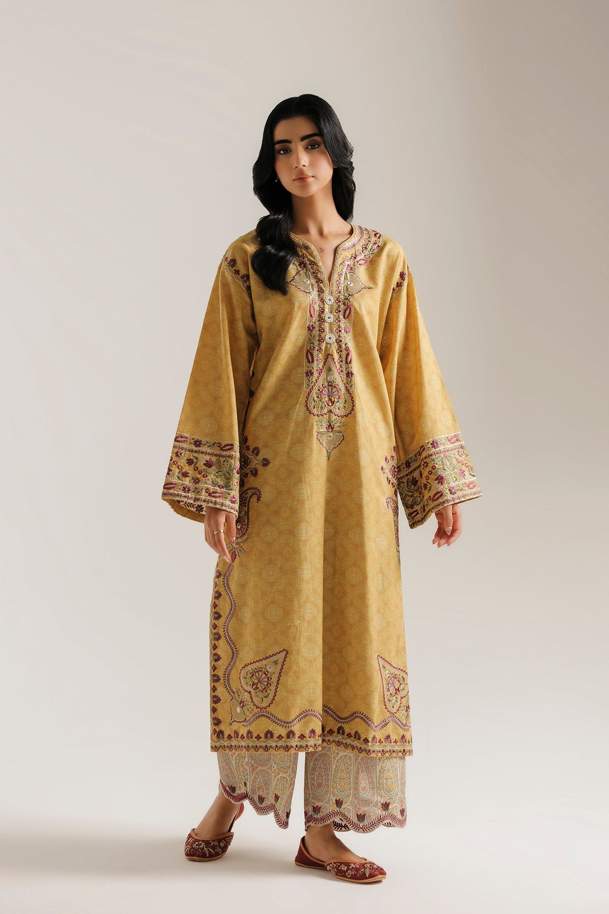 EMBROIDERED SUIT (E4931-103-105)
