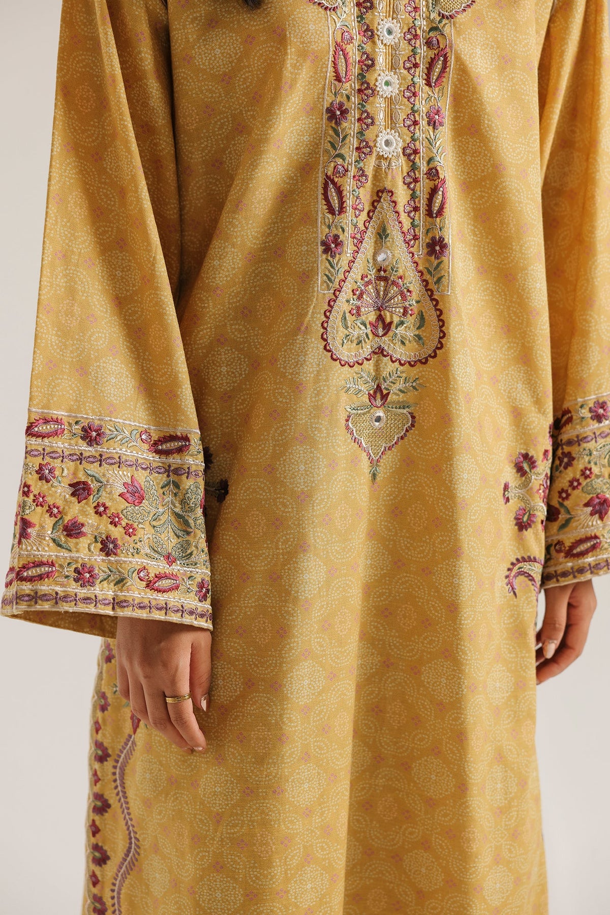 EMBROIDERED SUIT (E4931-103-105)