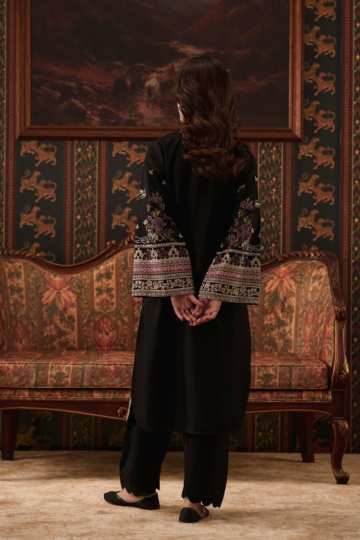 EMBROIDERED SUIT (E4932-103-901)