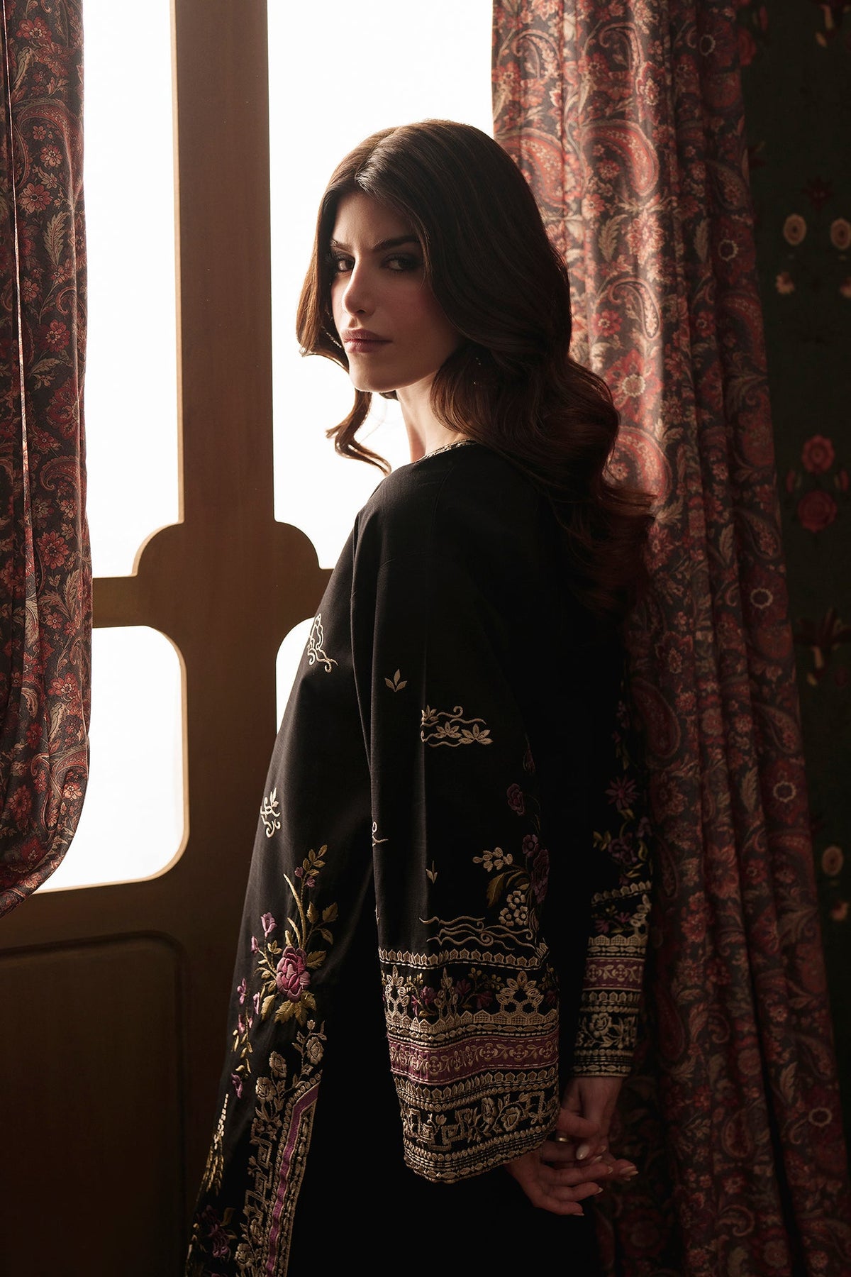 EMBROIDERED SUIT (E4932-103-901)