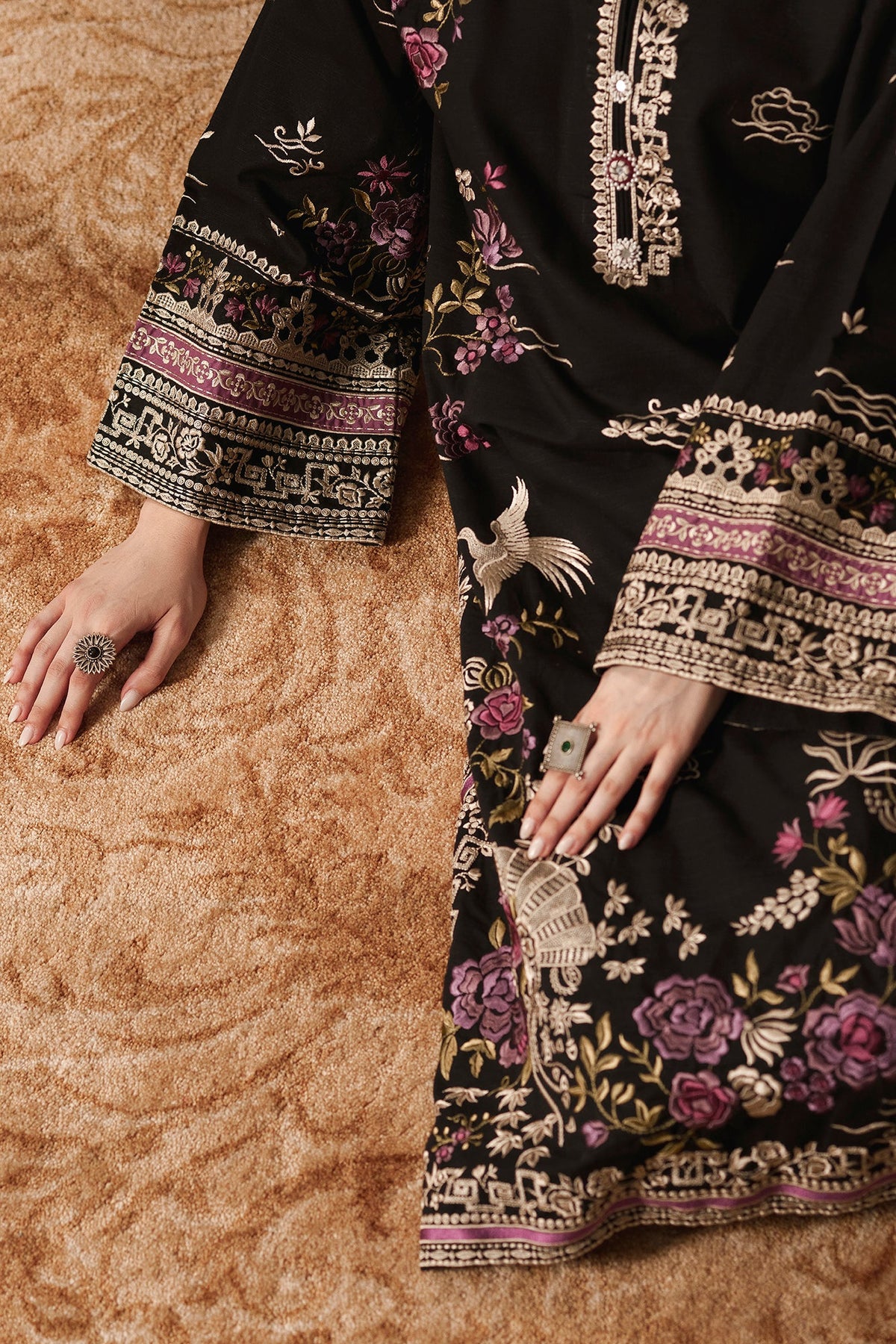 EMBROIDERED SUIT (E4932-103-901)