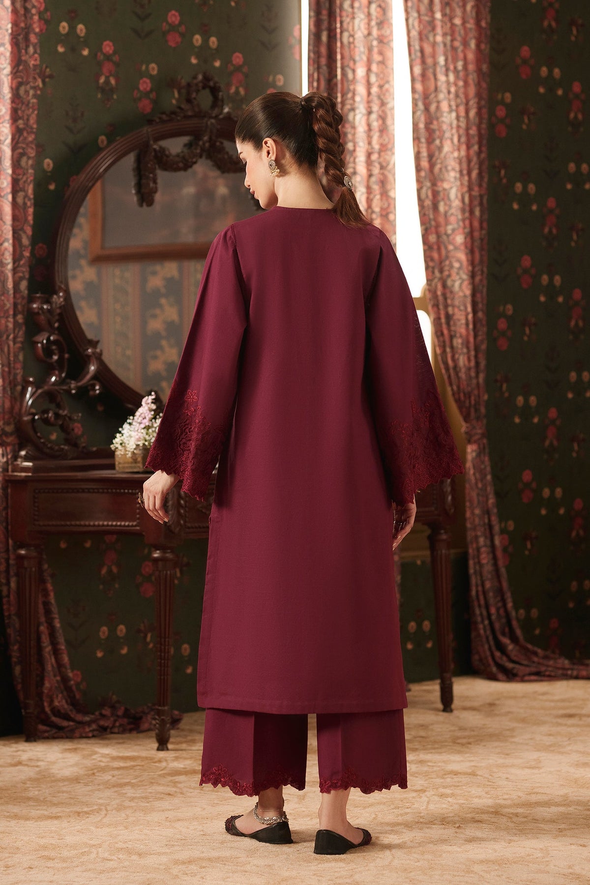 EMBROIDERED SUIT (E4933-103-304)