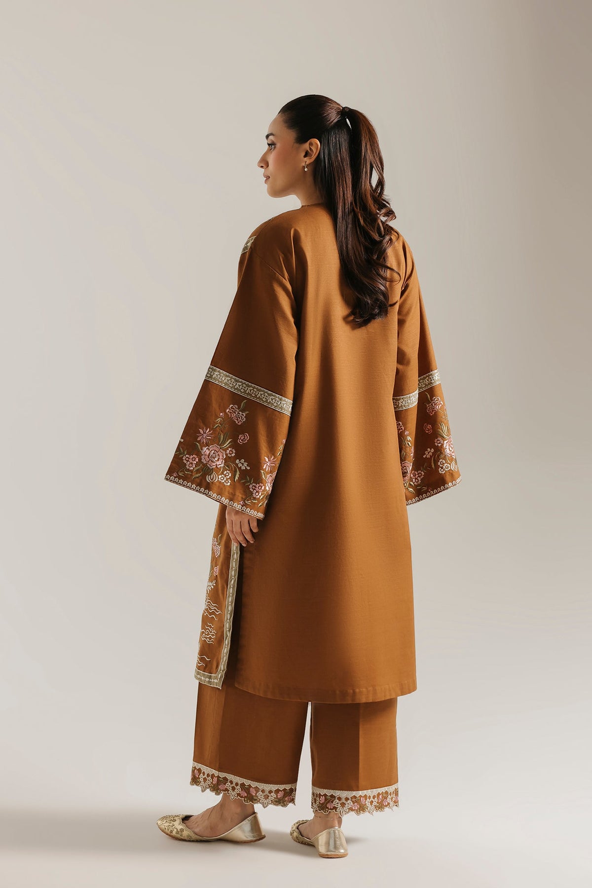 EMBROIDERED SUIT (E4934-103-111)