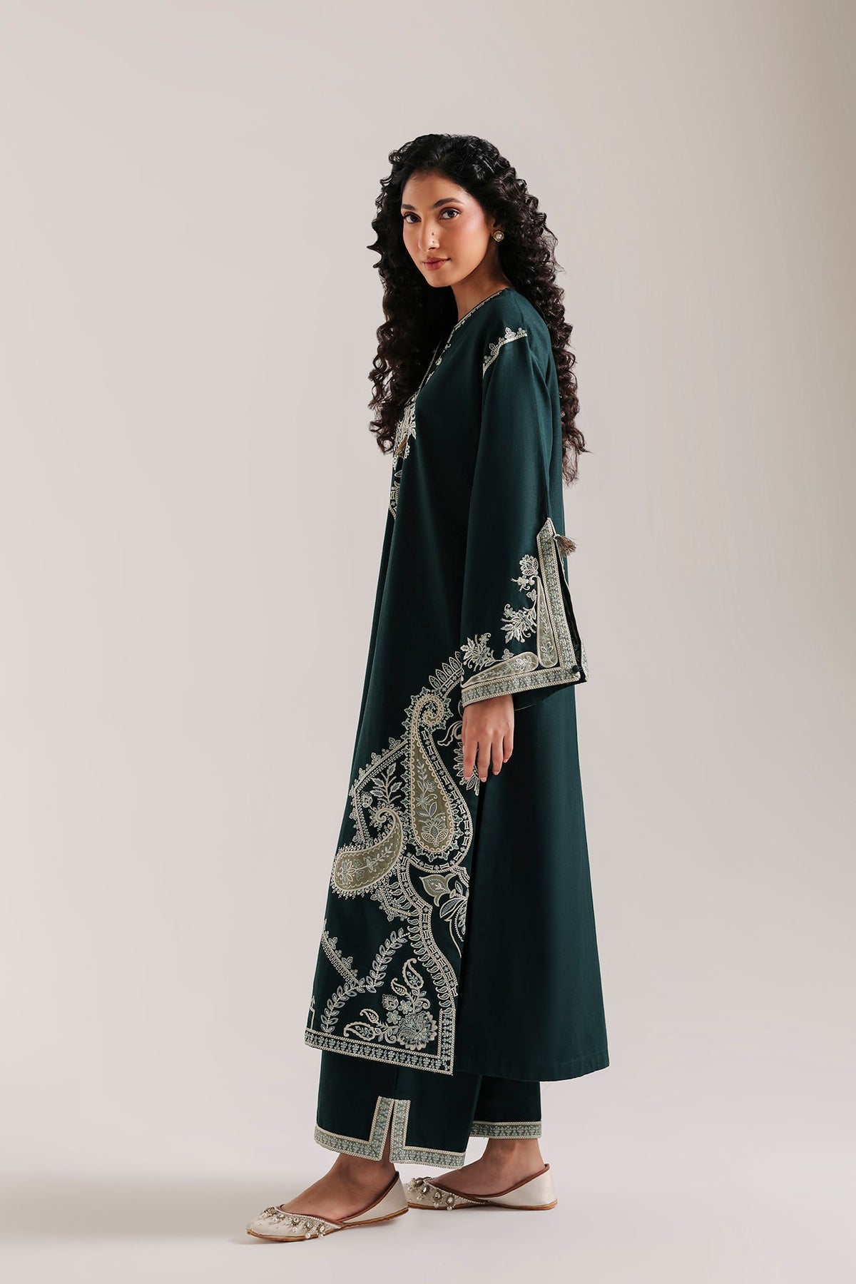 EMBROIDERED SUIT (E4937-103-702)