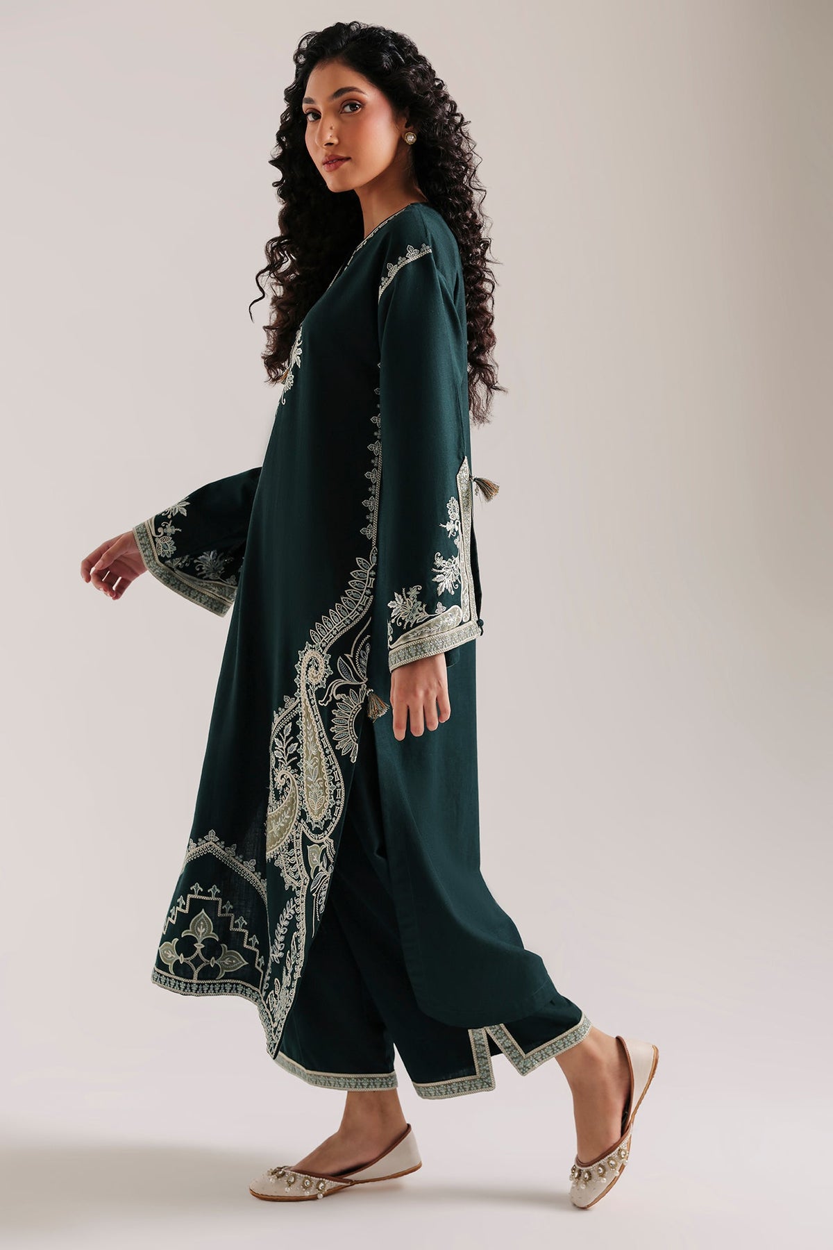 EMBROIDERED SUIT (E4937-103-702)