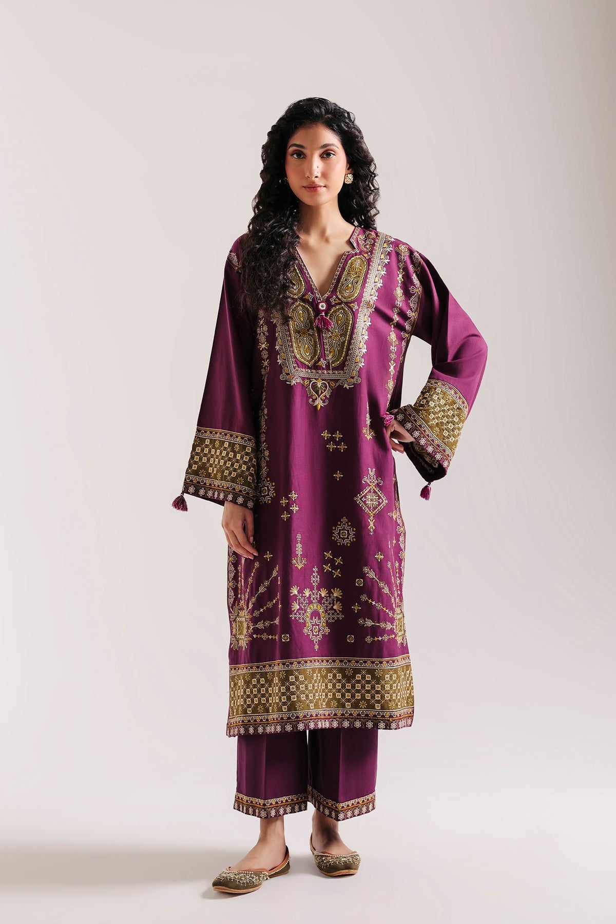 EMBROIDERED SUIT (E4940-103-520)