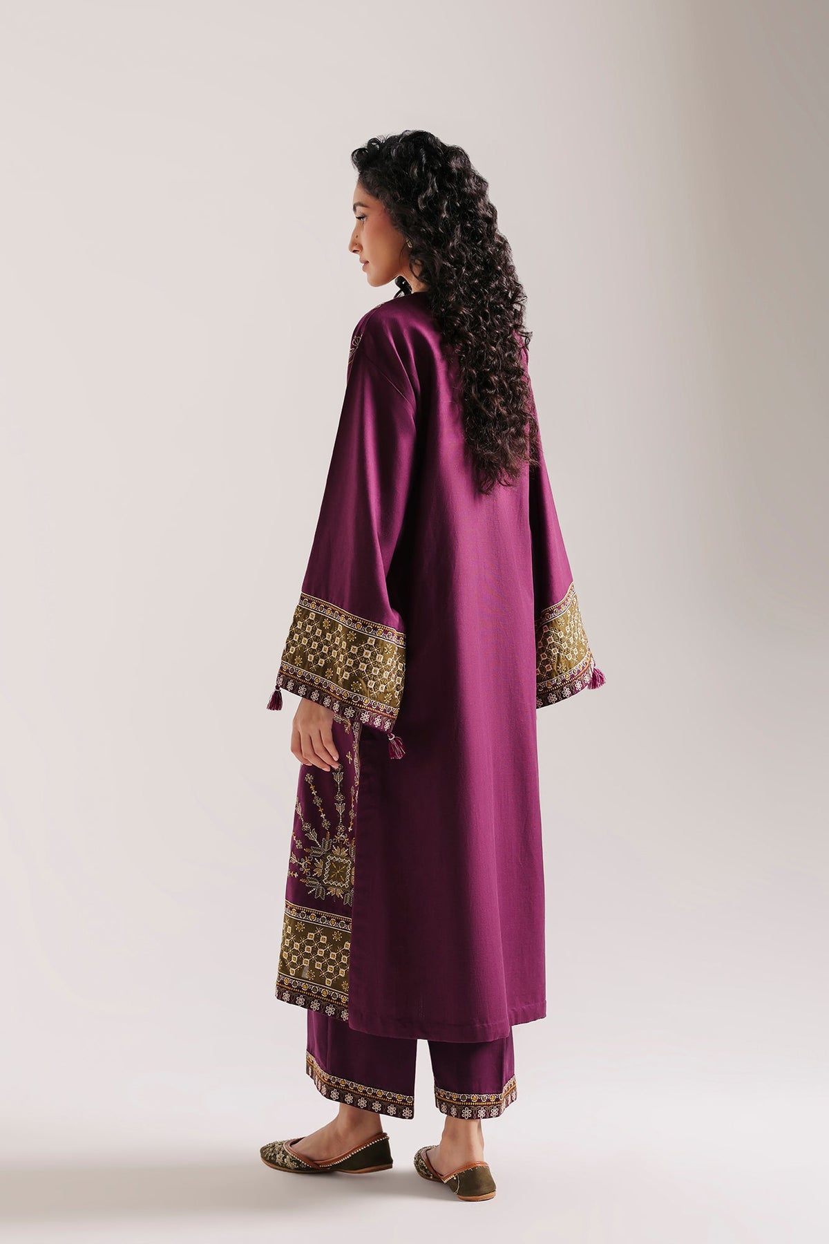 EMBROIDERED SUIT (E4940-103-520)