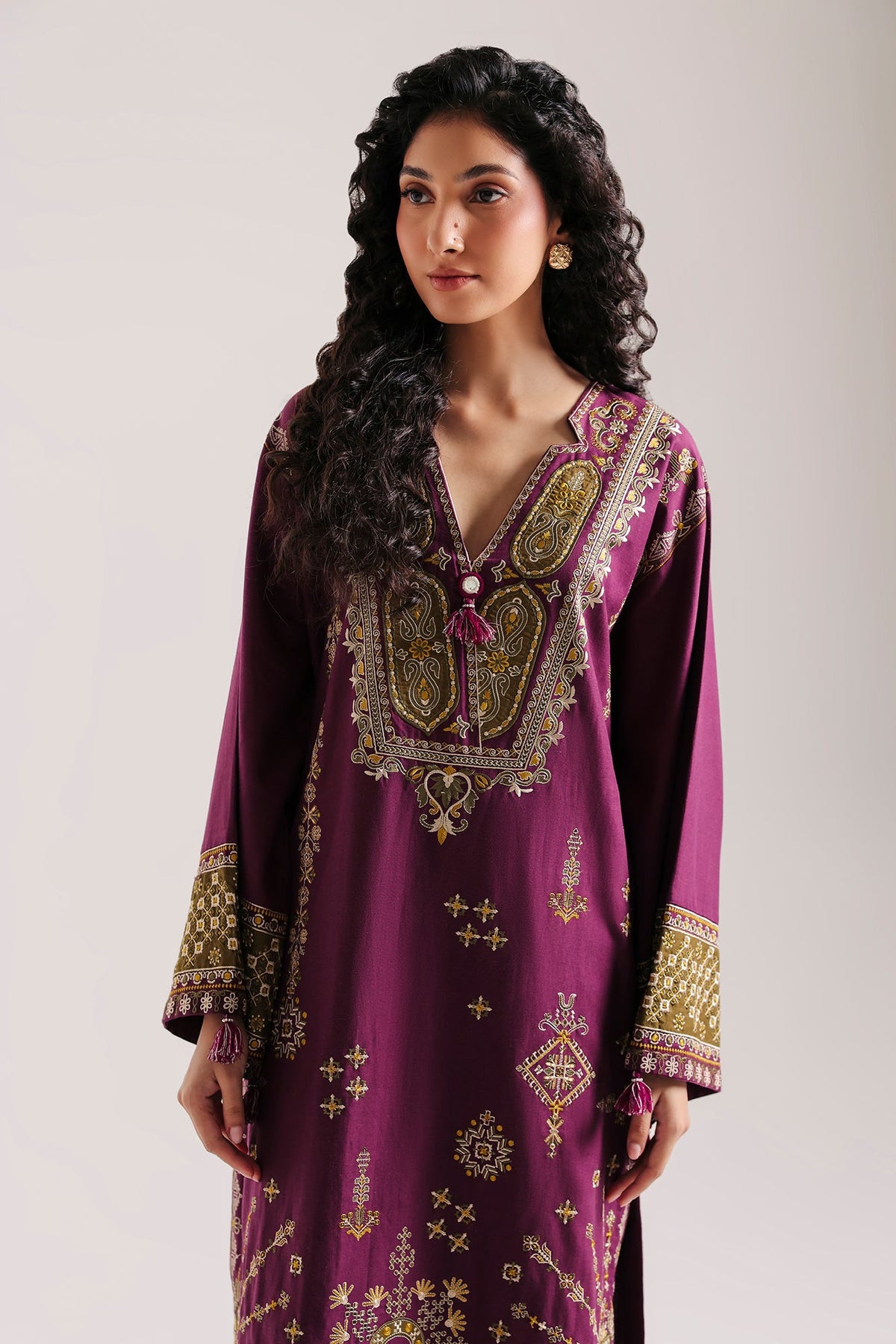 EMBROIDERED SUIT (E4940-103-520)