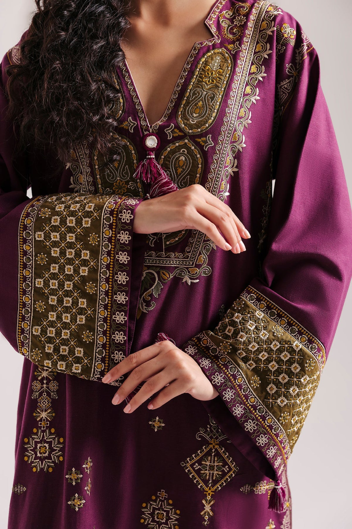 EMBROIDERED SUIT (E4940-103-520)