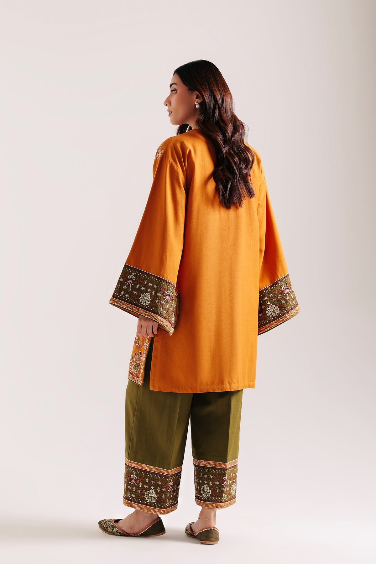 EMBROIDERED SUIT (E4944-103-219)