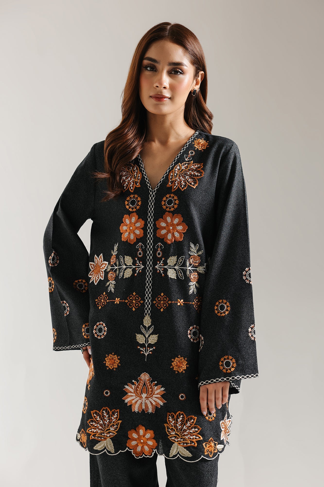 EMBROIDERED SUIT (E7225/102/902)