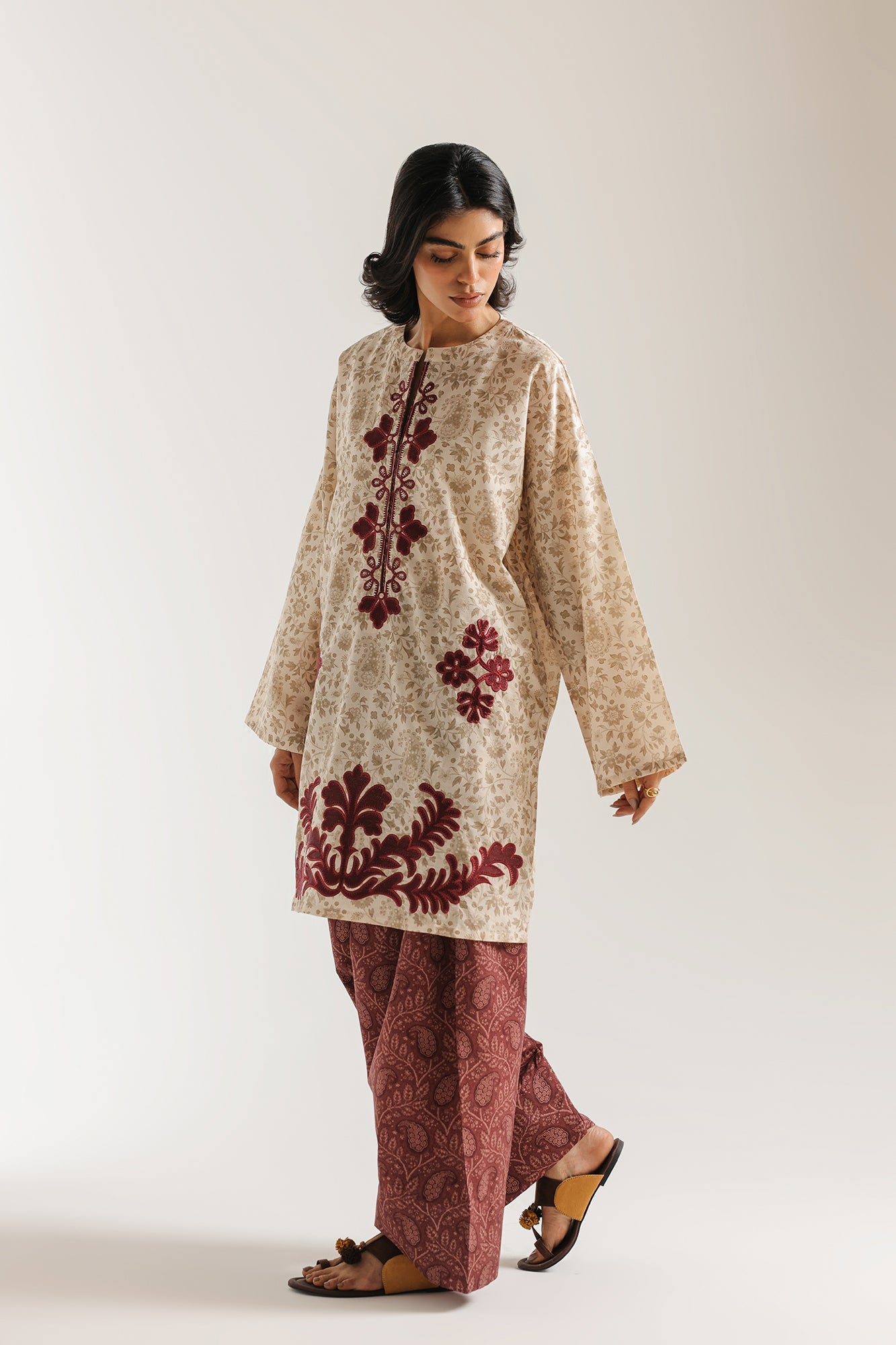 EMBROIDERED SUIT (E7555/102/004)