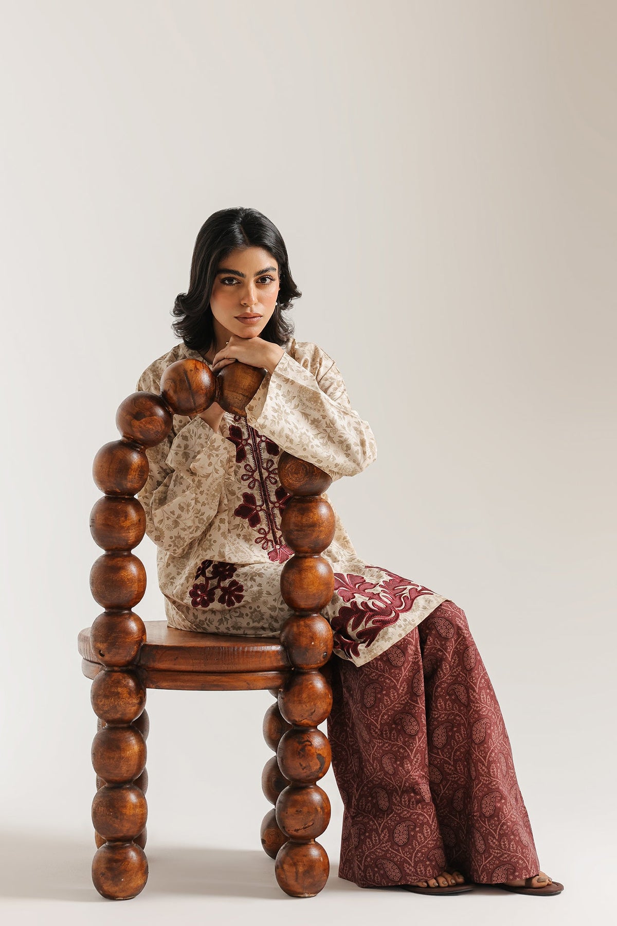 EMBROIDERED SUIT (E7555/102/004)