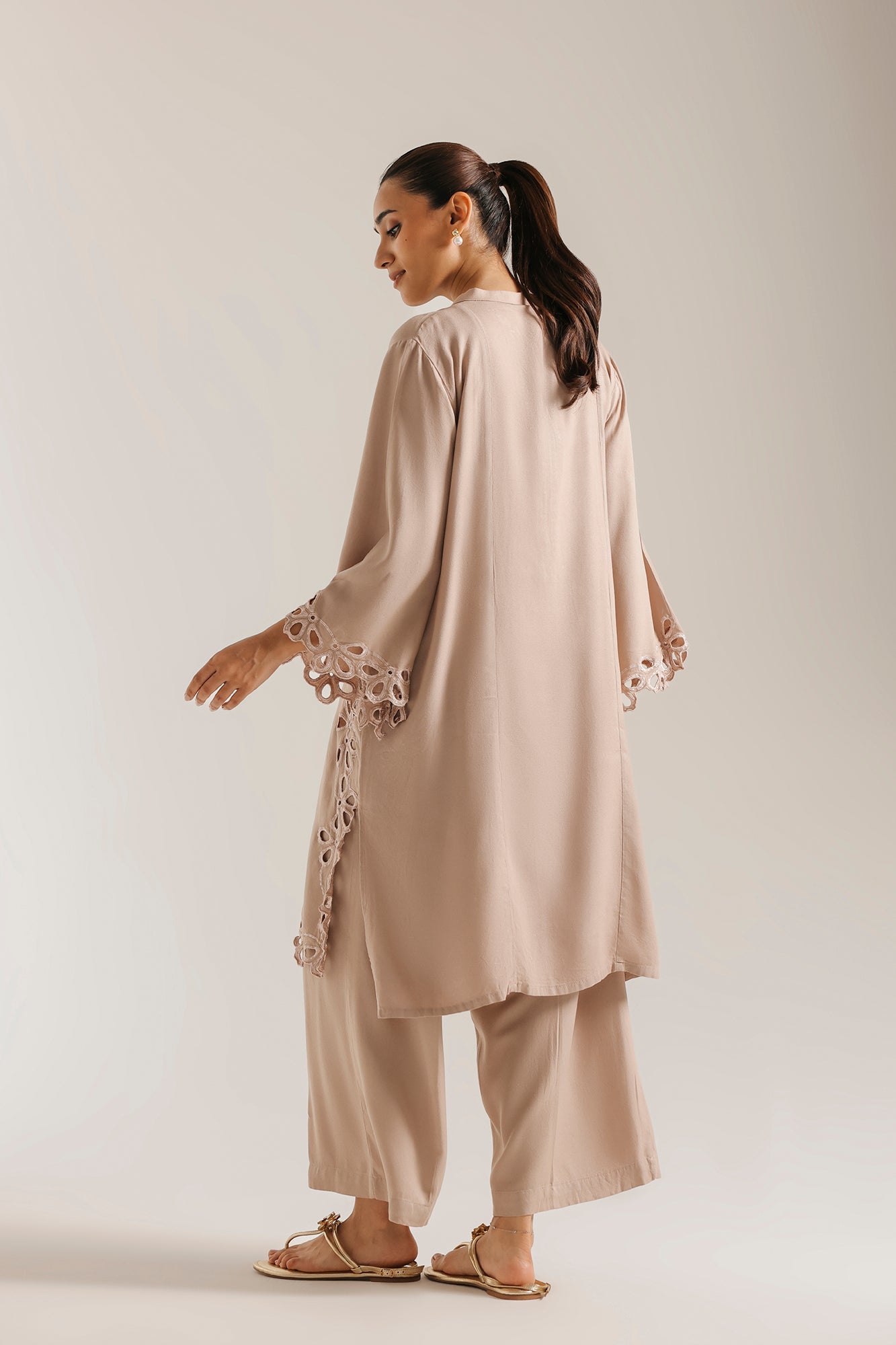 EMBROIDERED SUIT (E7561/102/811)