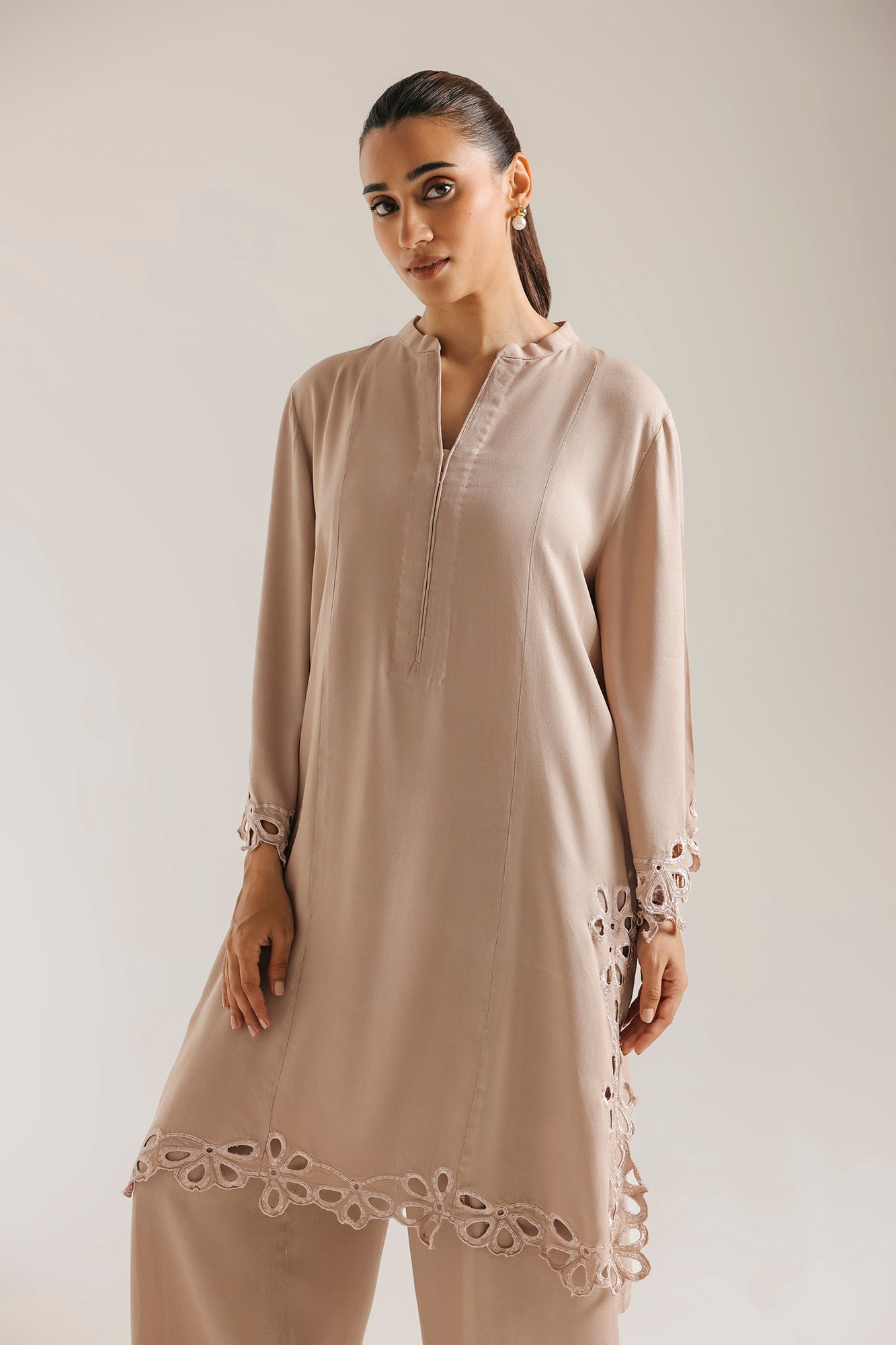 EMBROIDERED SUIT (E7561/102/811)