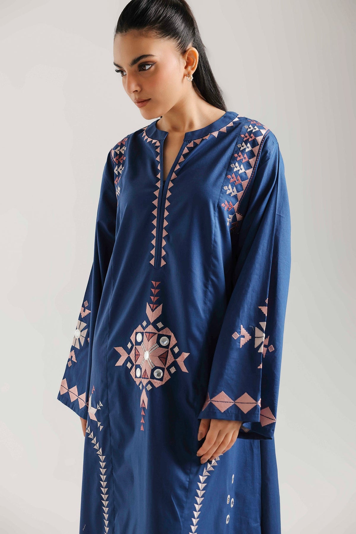 EMBROIDERED SHIRT (E7566/102/622)