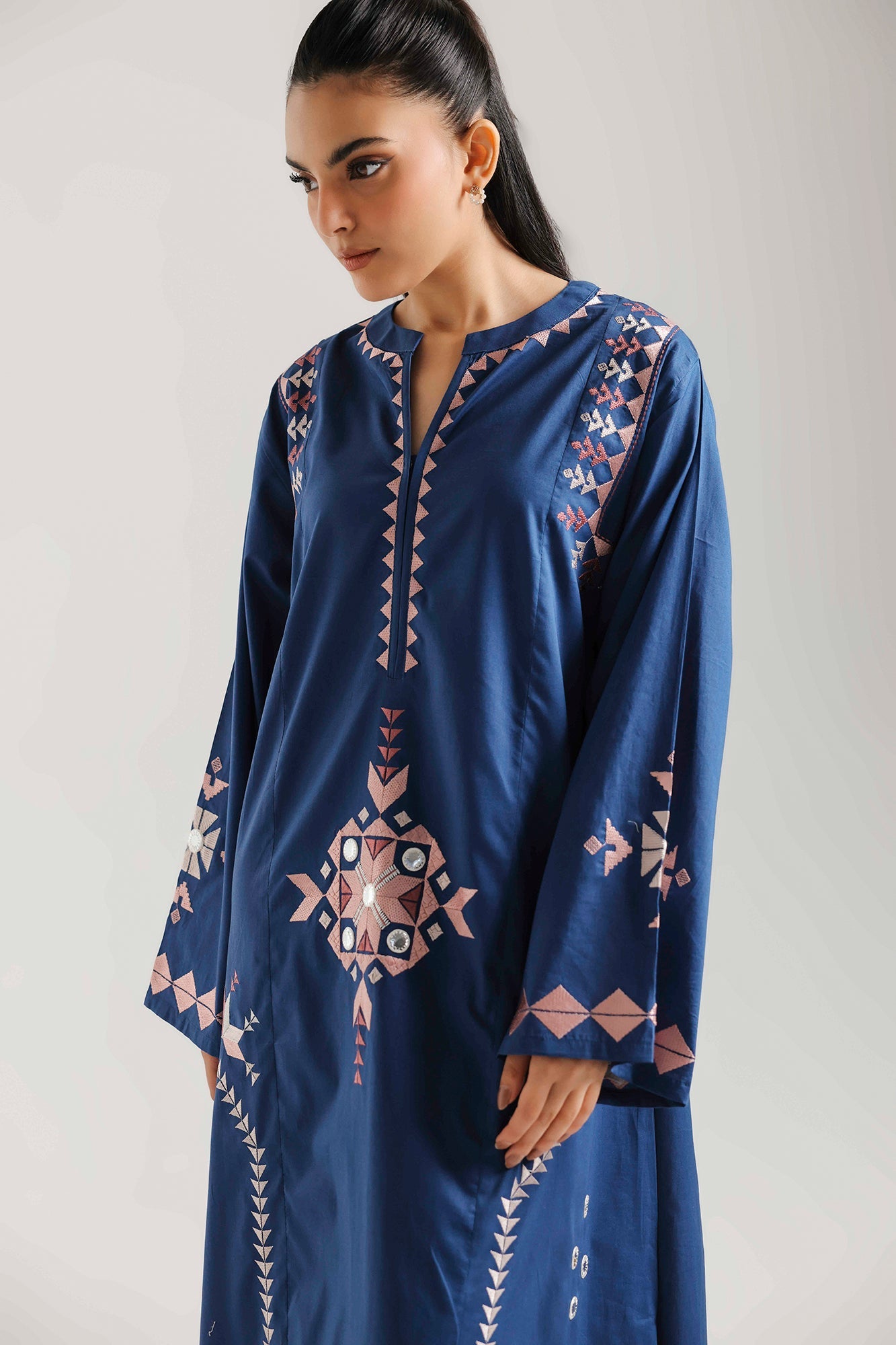 https://cdn.shopify.com/s/files/1/2290/7917/files/E7566-102-622_4.jpg?v=1780309082