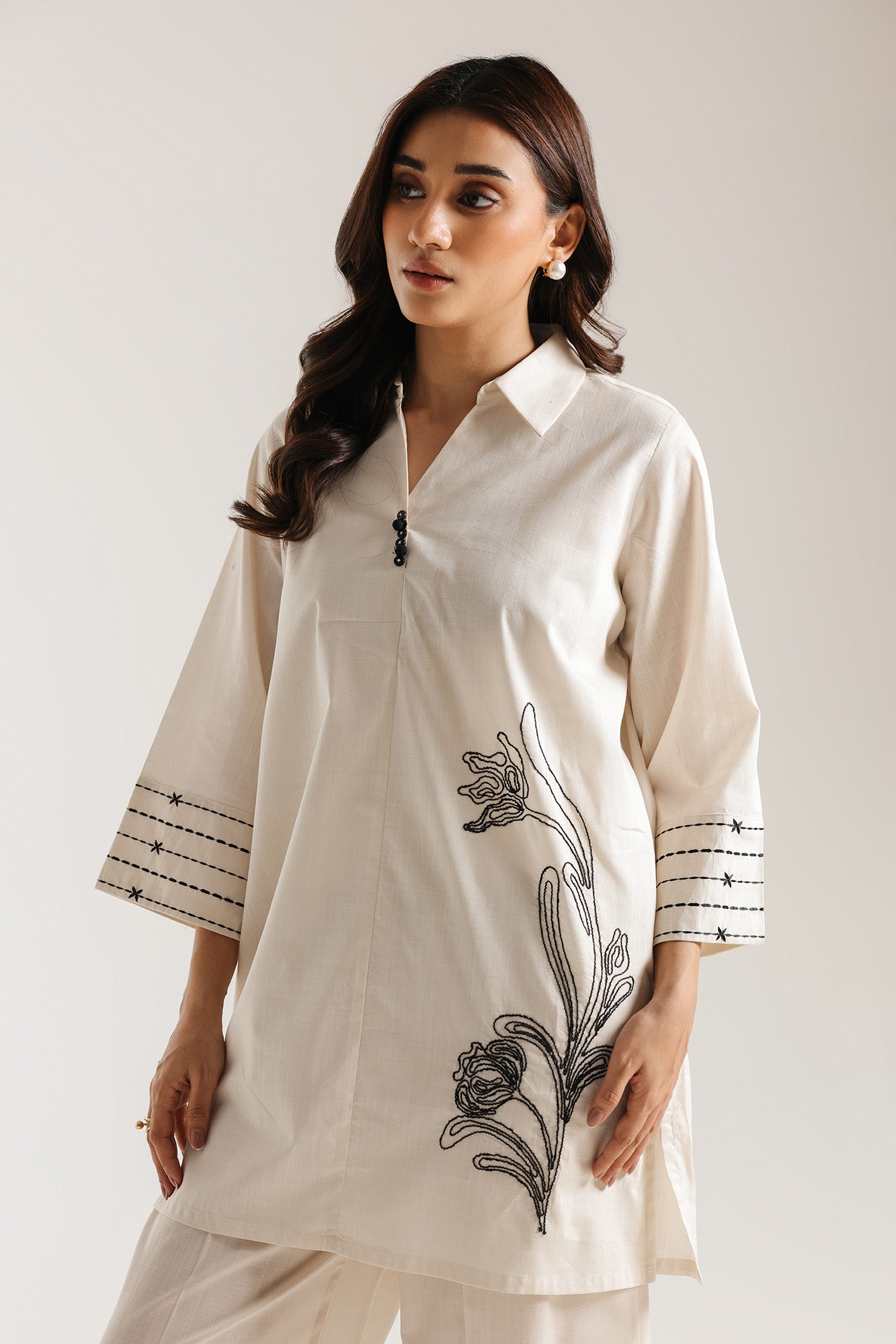 EMBROIDERED SUIT (E7593/102/002)