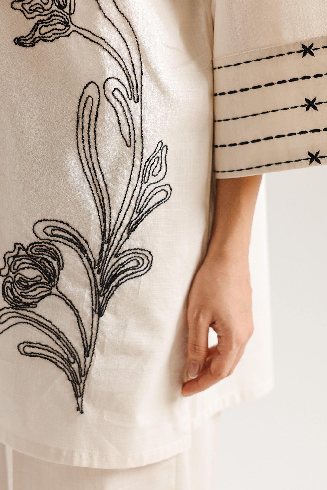 EMBROIDERED SUIT (E7593/102/002)