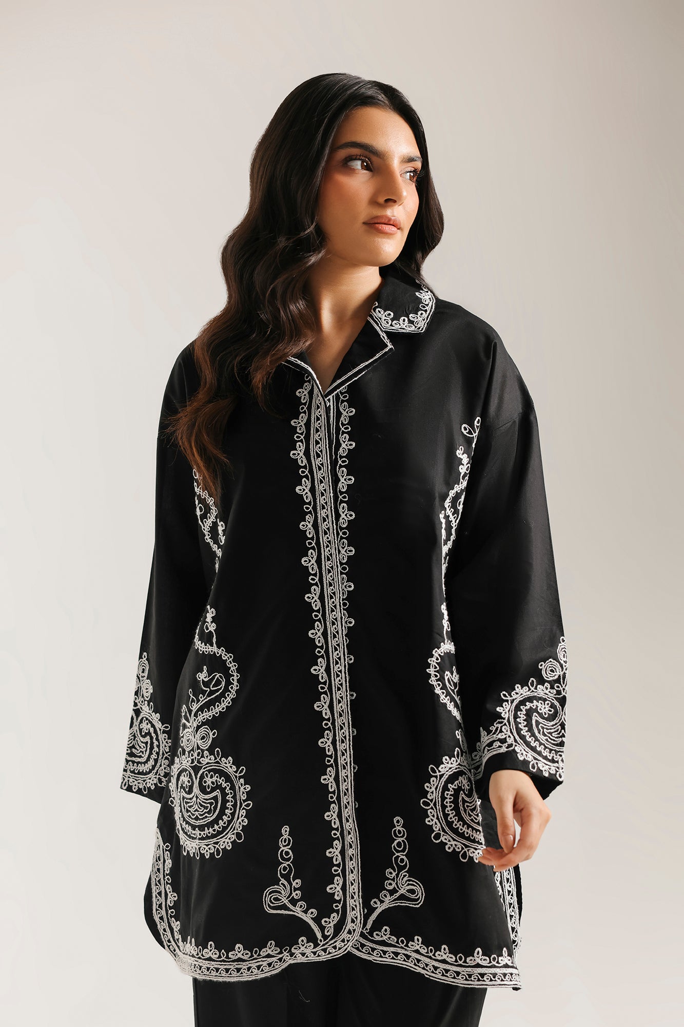 EMBROIDERED SUIT (E7607/102/902)