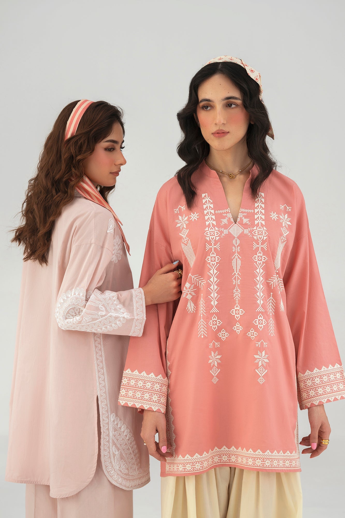 EMBROIDERED SUIT (E7621/102/327)