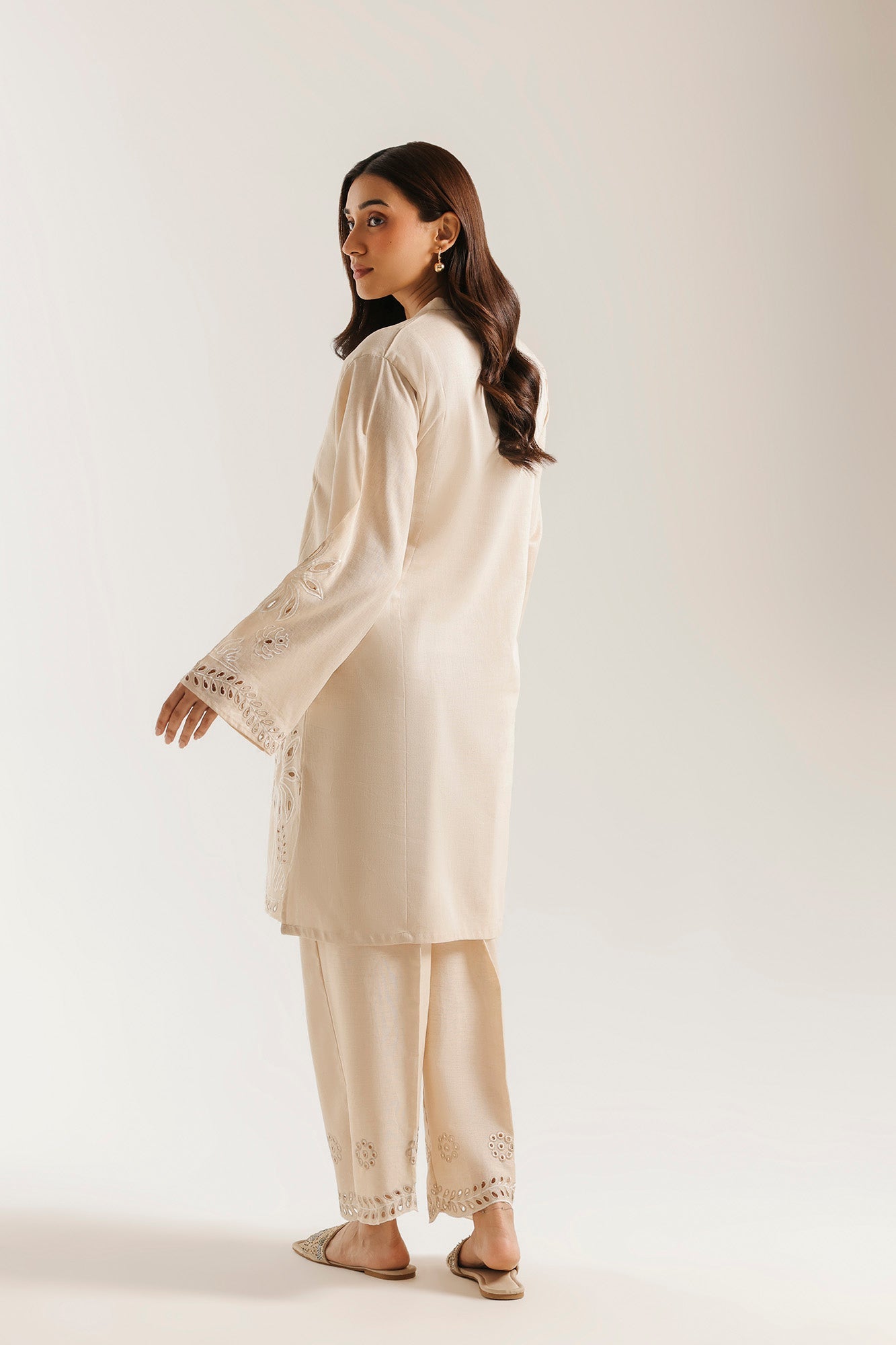 EMBROIDERED SUIT (E7637/102/004)