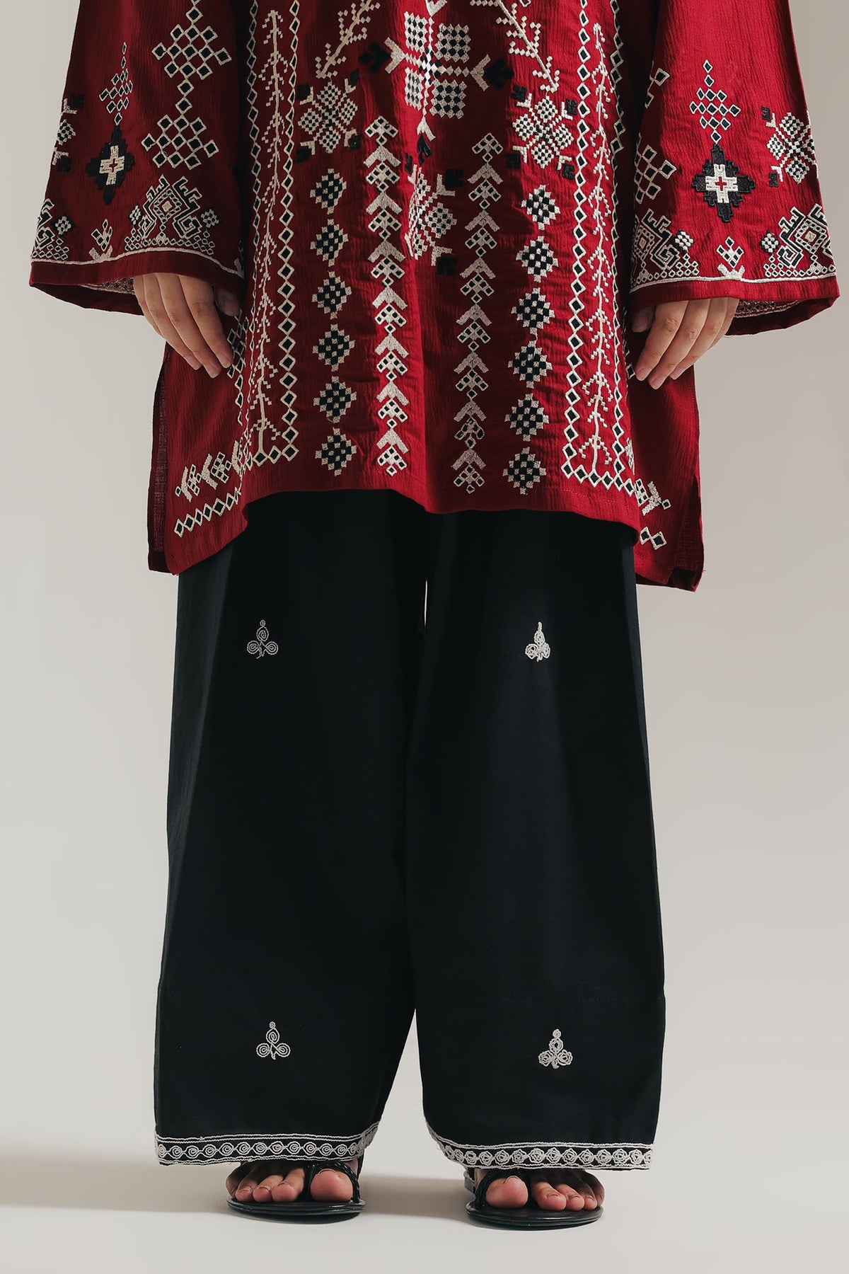 FARSHI SHALWAR (E7661/102/902)