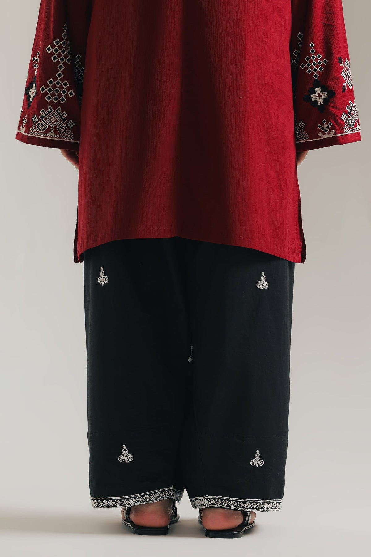 FARSHI SHALWAR (E7661/102/902)
