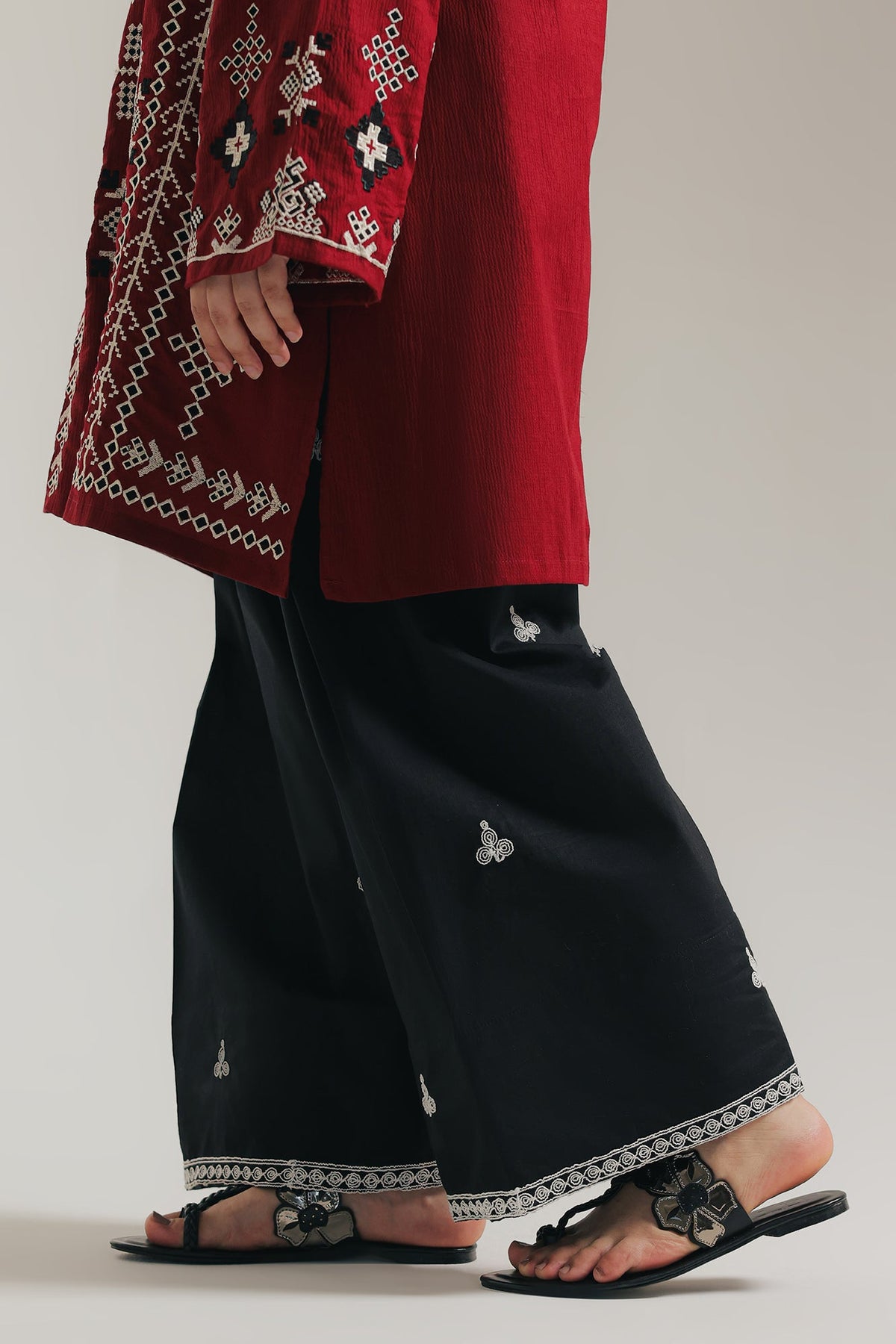 FARSHI SHALWAR (E7661/102/902)