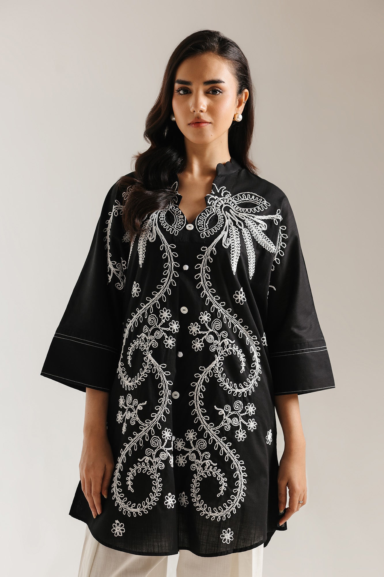EMBROIDERED SUIT (E7685/102/901)
