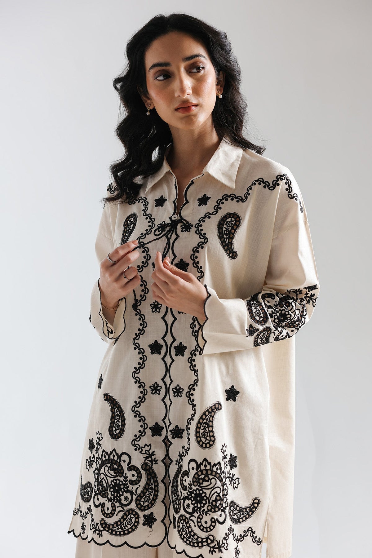EMBROIDERED SUIT (E7686/102/002)