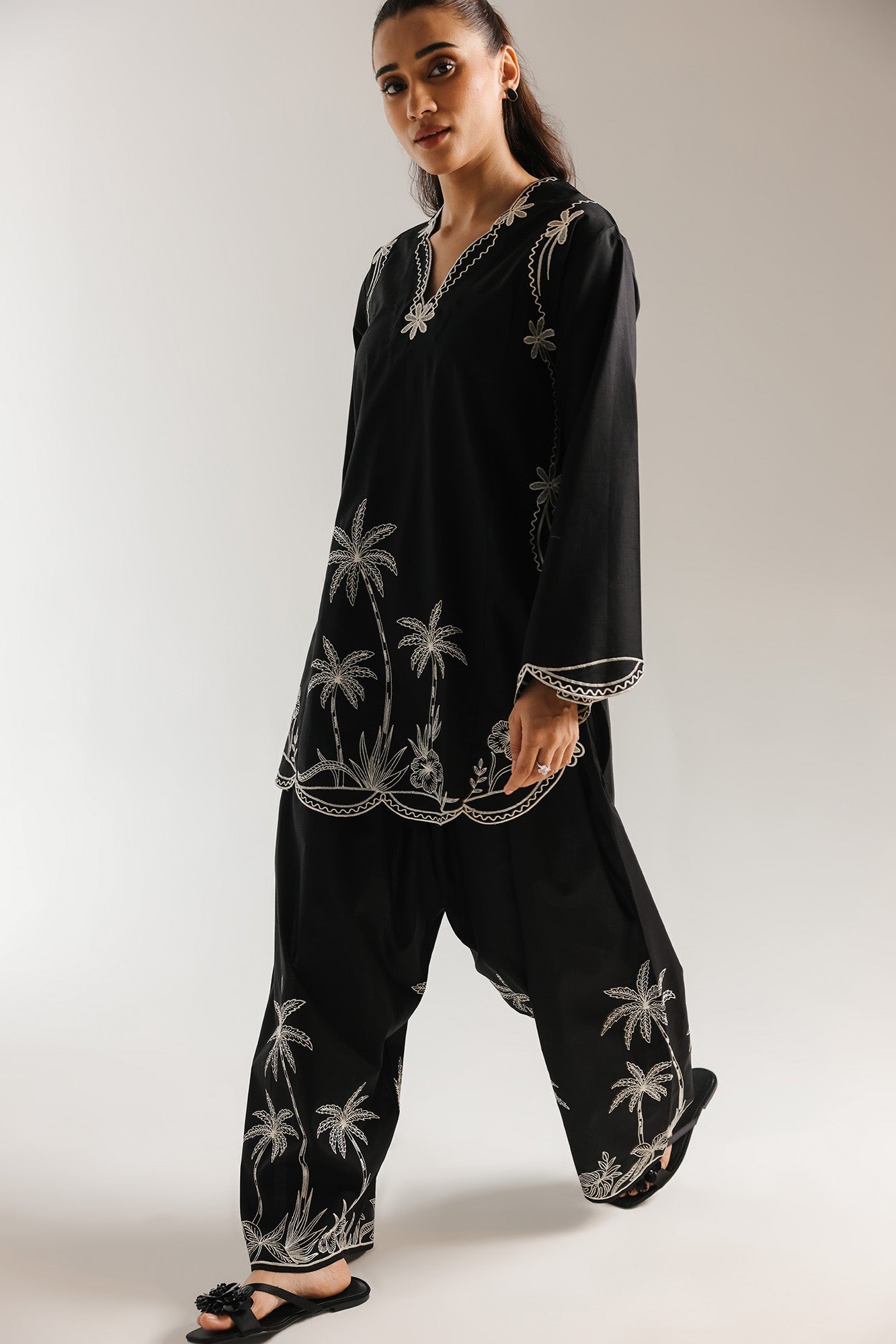 Embroidered Suit (E7688/102/902)