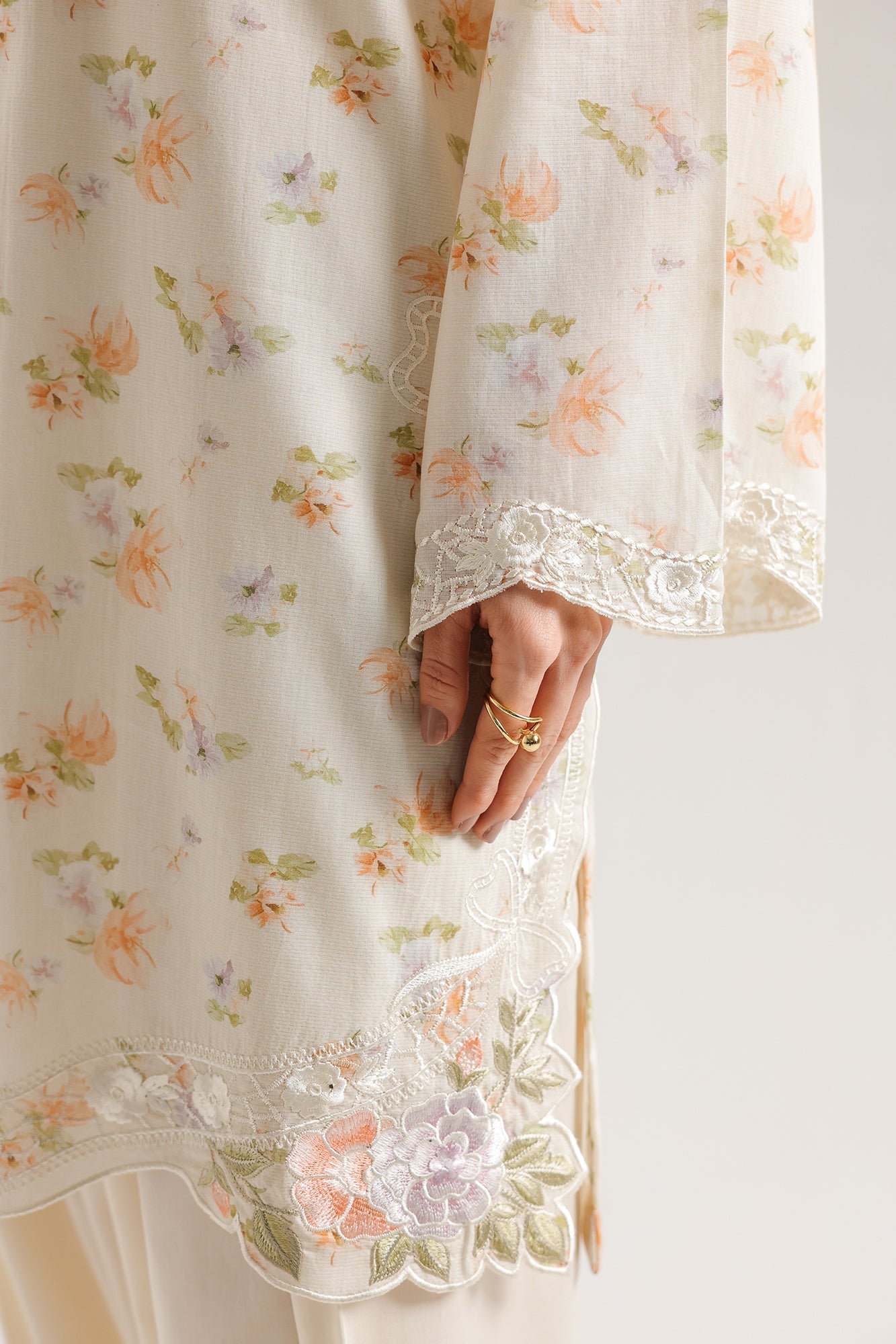 EMBROIDERED SUIT (E7714/102/115)