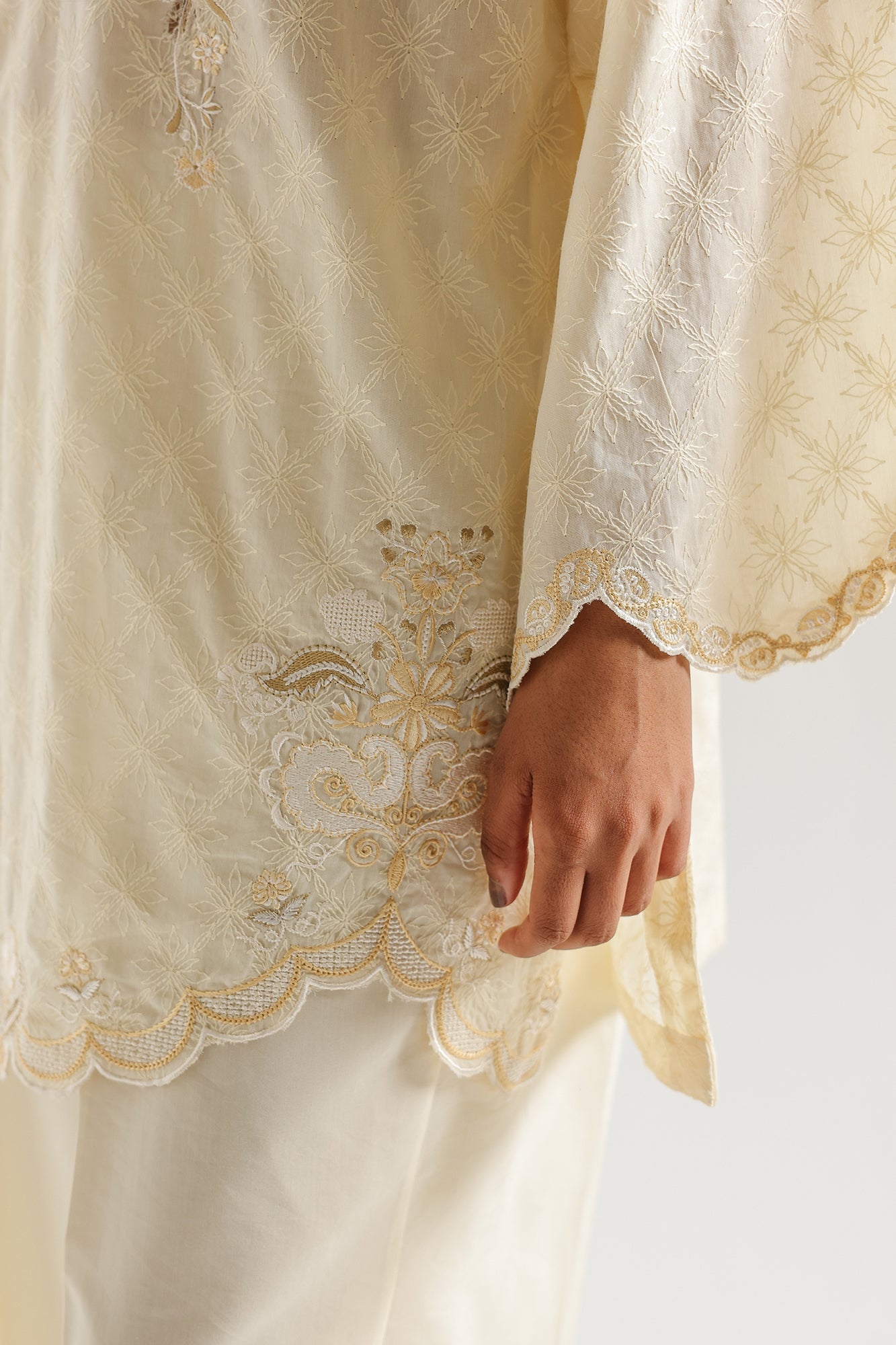 EMBROIDERED SUIT (E7718/102/227)