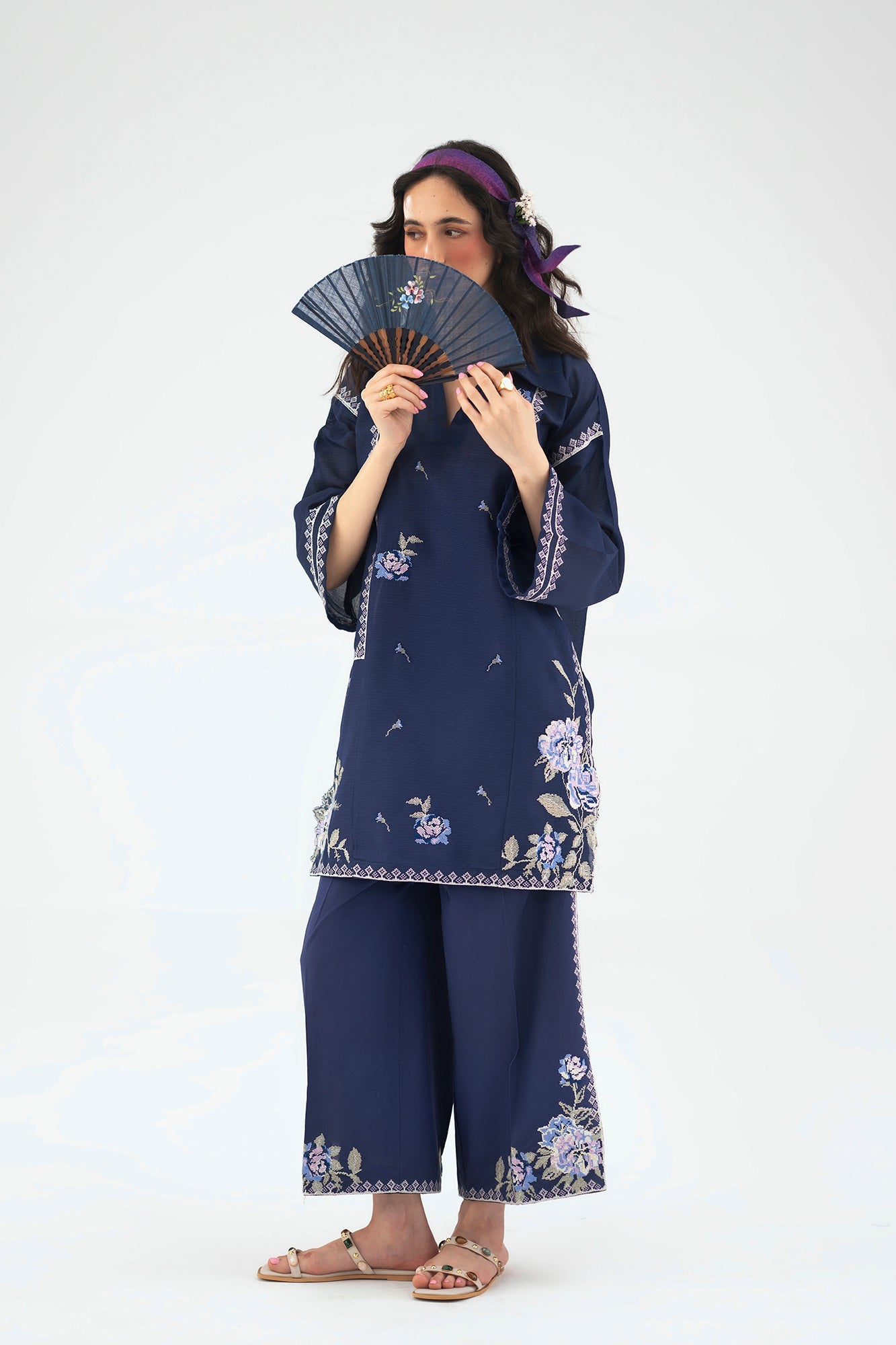 EMBROIDERED SUIT (E7746/102/622)