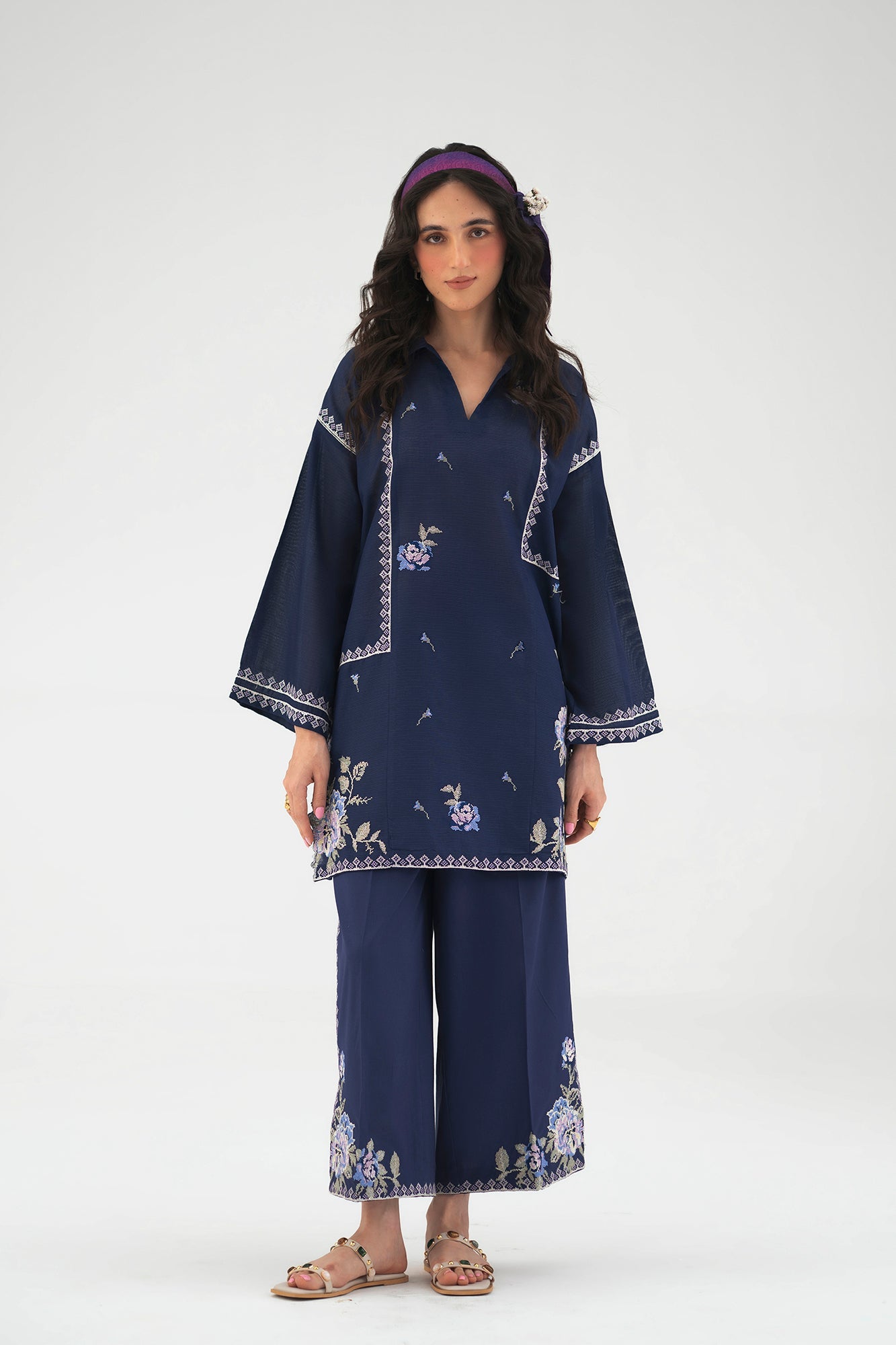 EMBROIDERED SUIT (E7746/102/622)