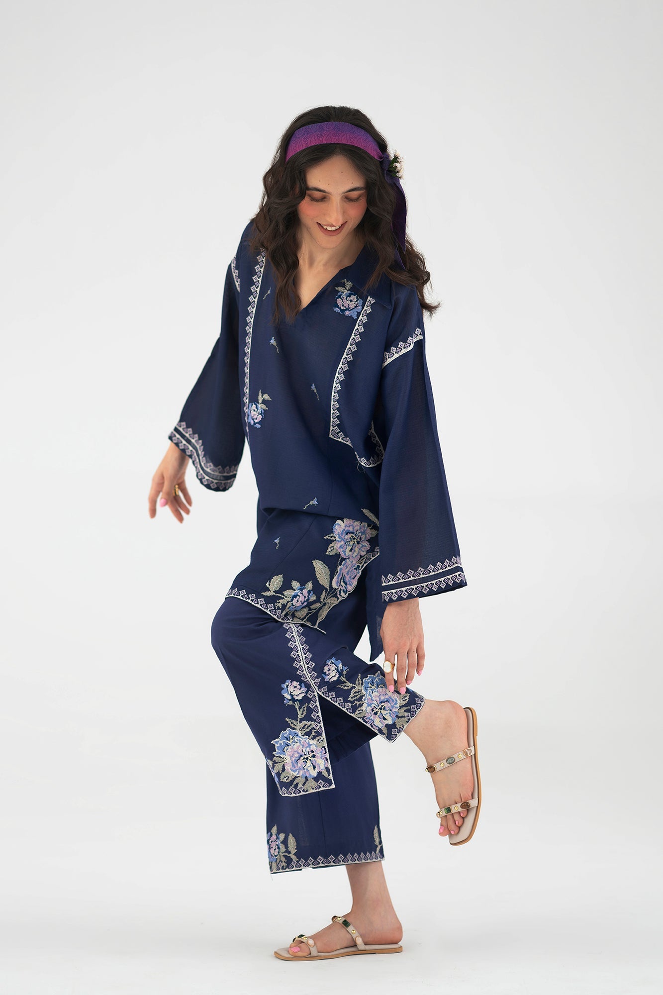 EMBROIDERED SUIT (E7746/102/622)