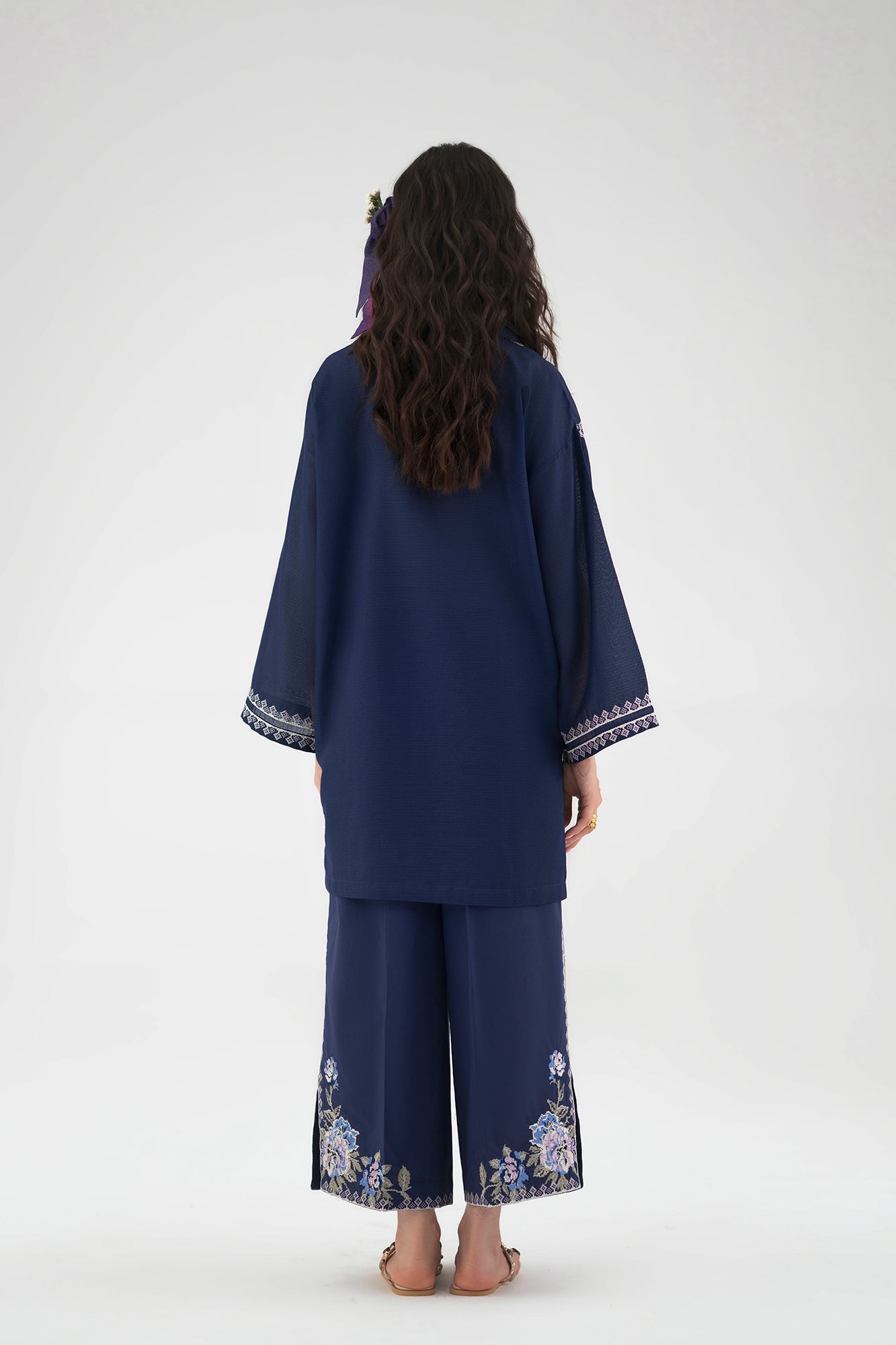 EMBROIDERED SUIT (E7746/102/622)