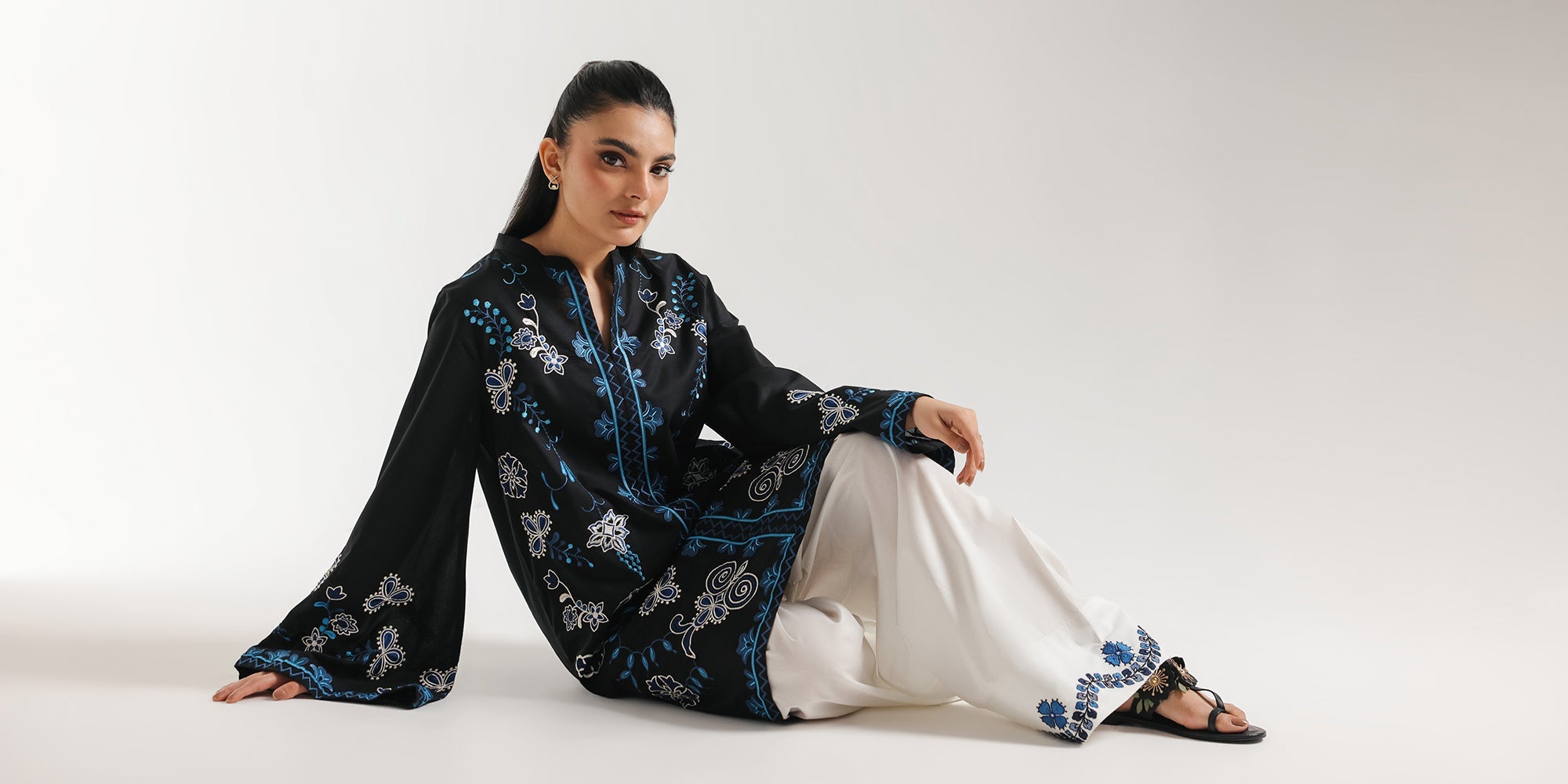 EMBROIDERED SUIT (E7752/102/902)