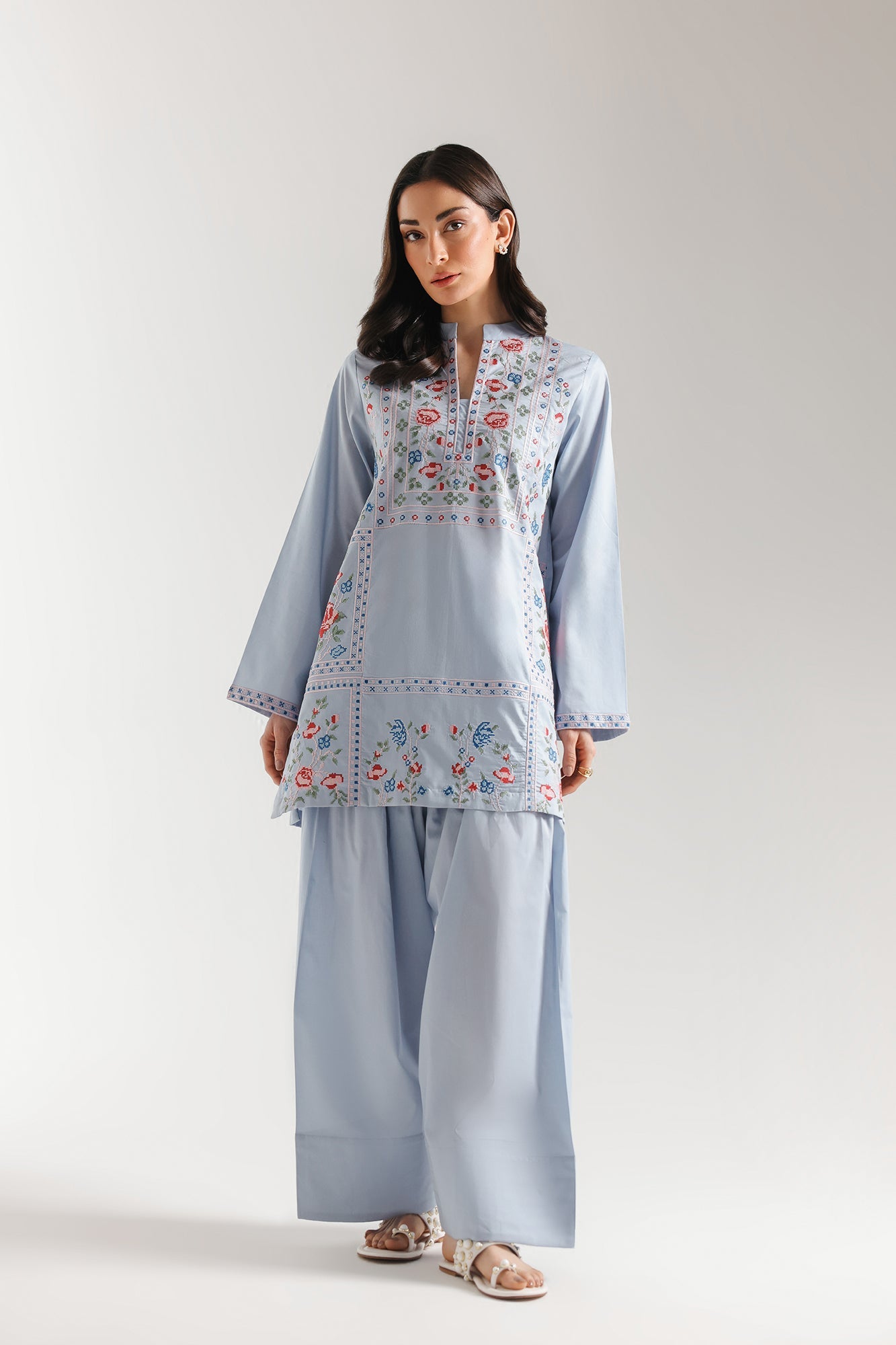 EMBROIDERED SUIT (E7755/102/615)