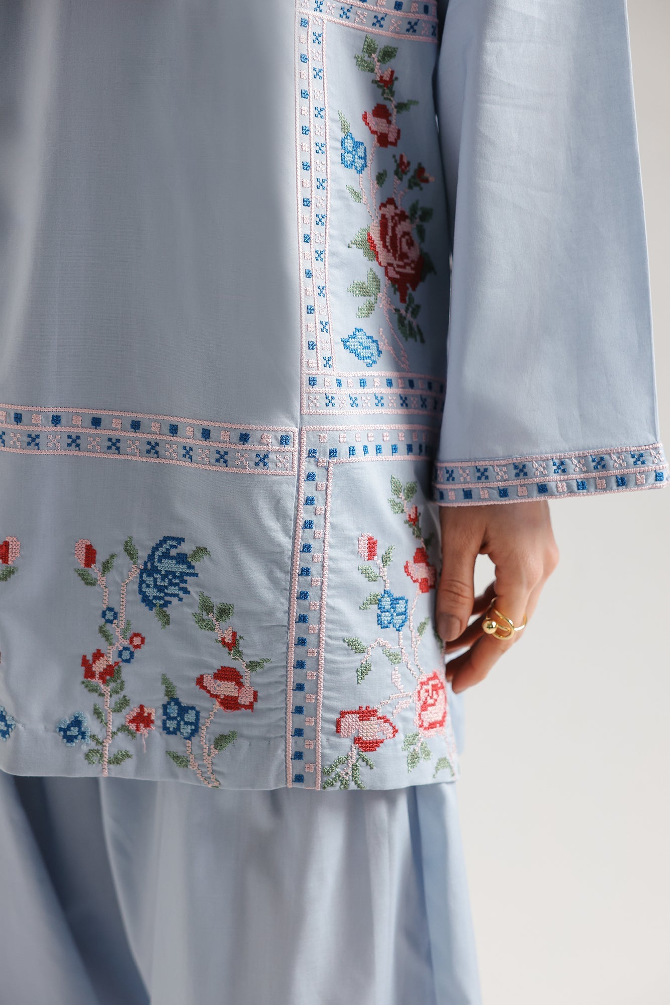 EMBROIDERED SUIT (E7755/102/615)