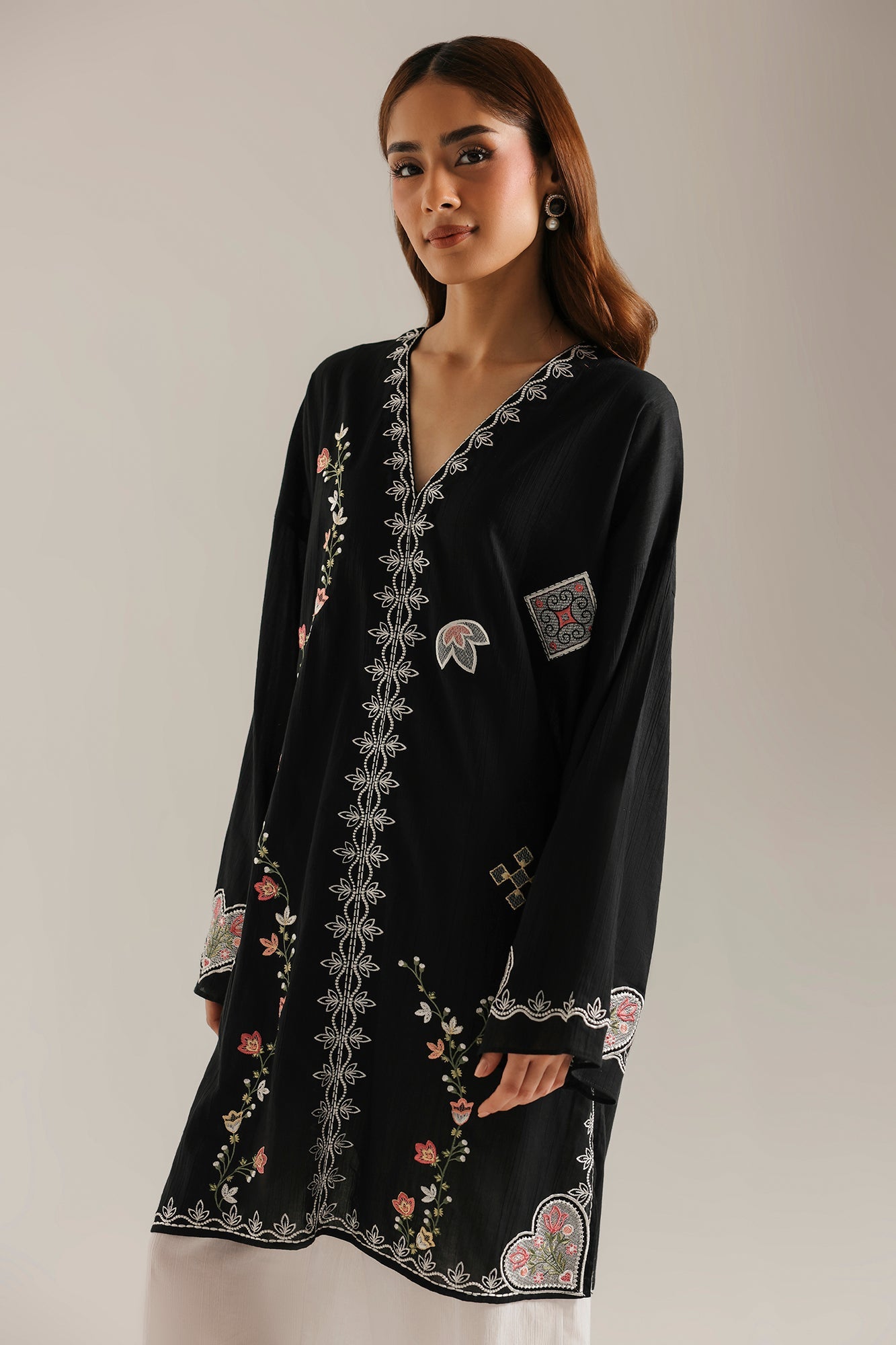 EMBROIDERED SUIT (E7769/102/902)