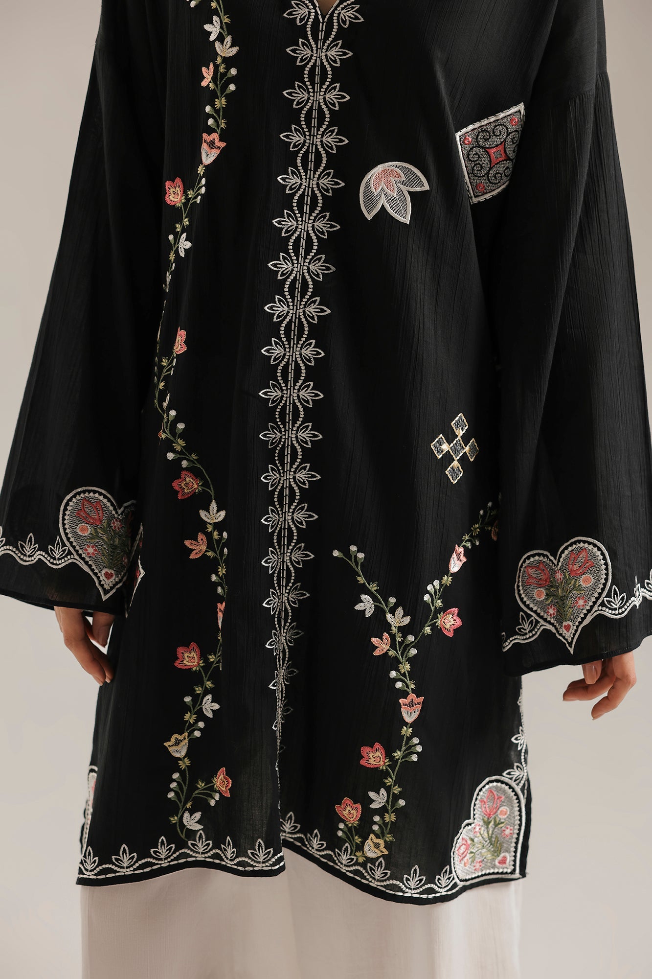 EMBROIDERED SUIT (E7769/102/902)
