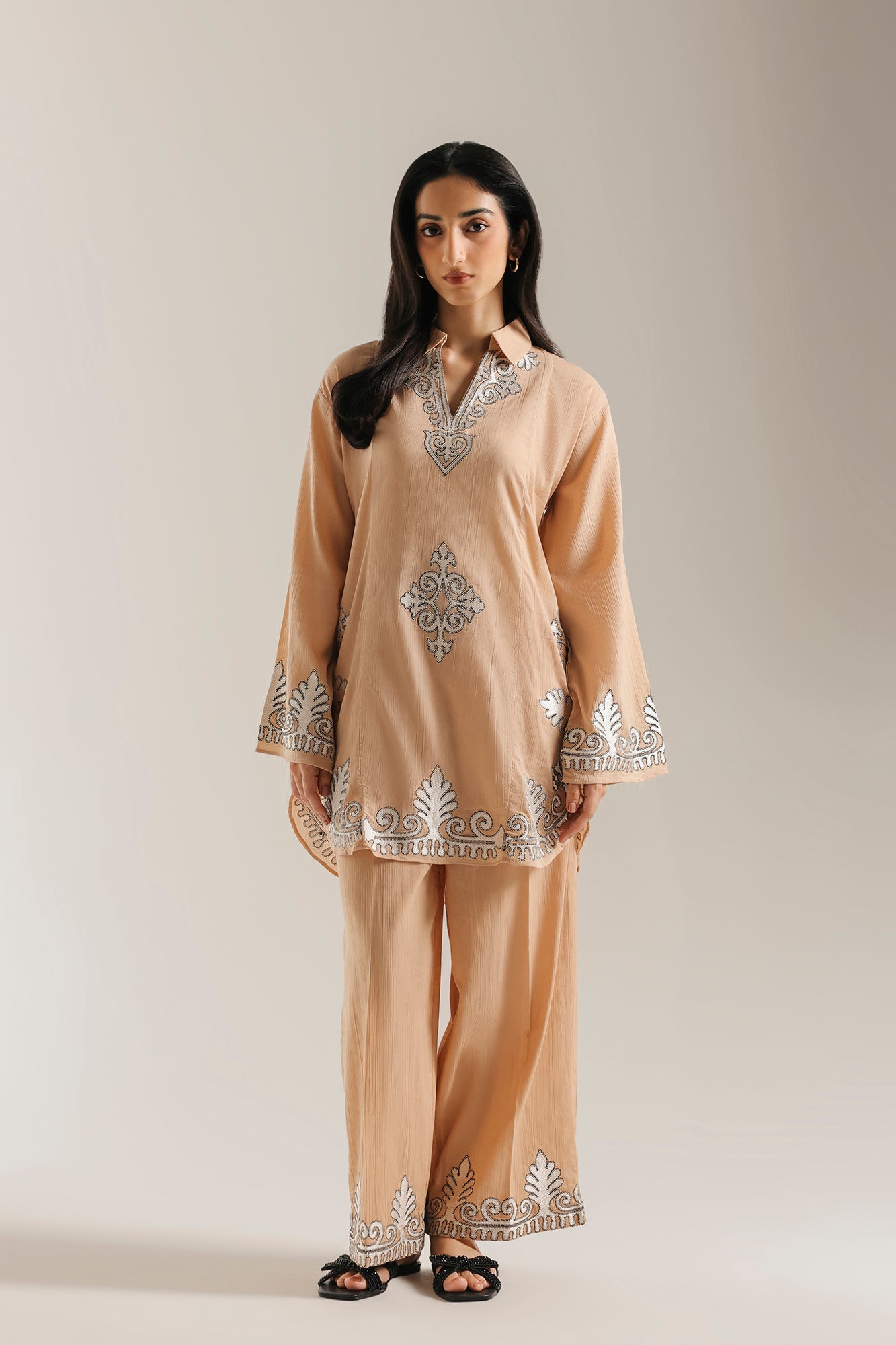 EMBROIDERED SUIT (E7772/102/007)
