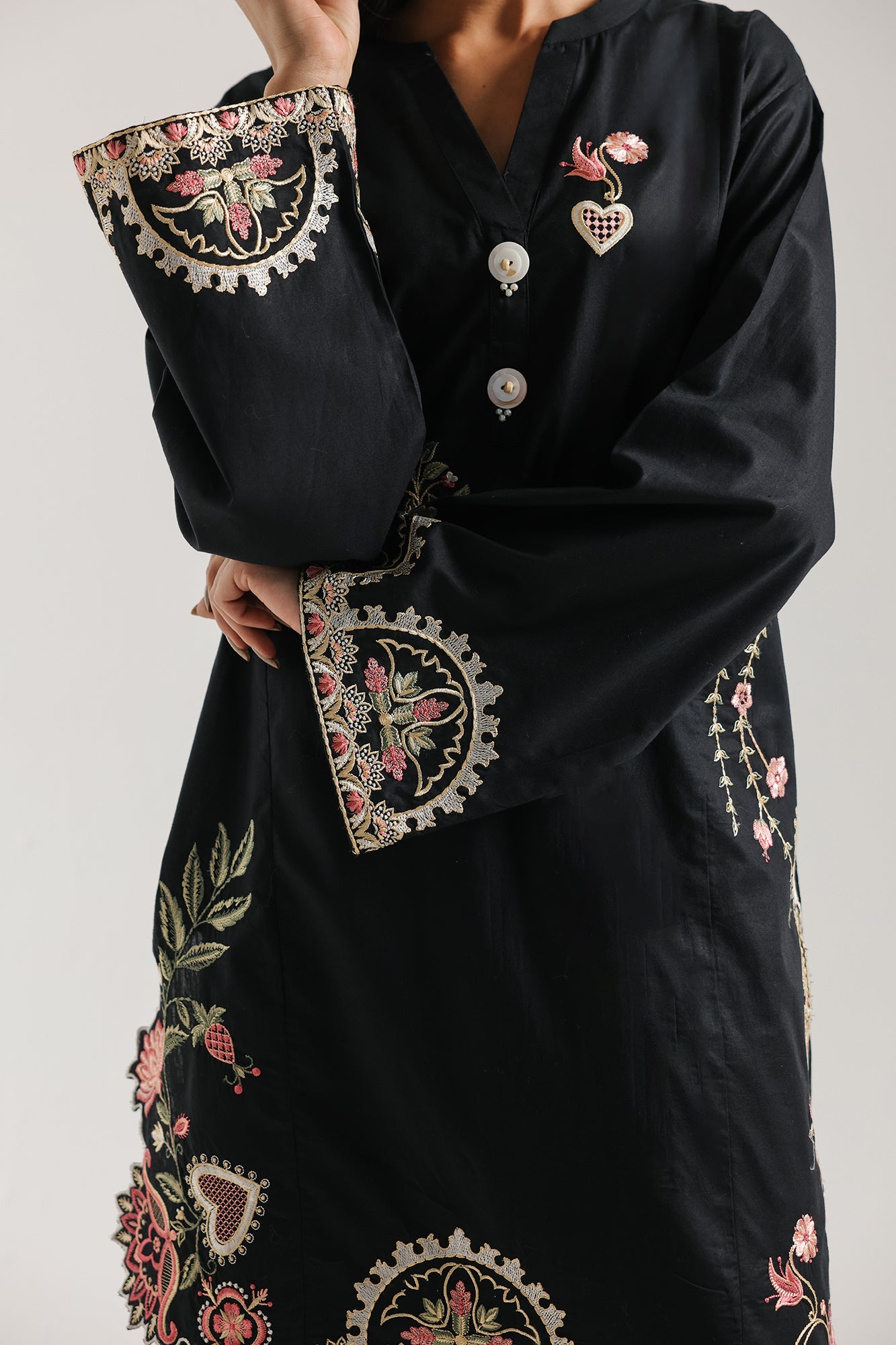 EMBROIDERED SUIT (E7783/102/902)
