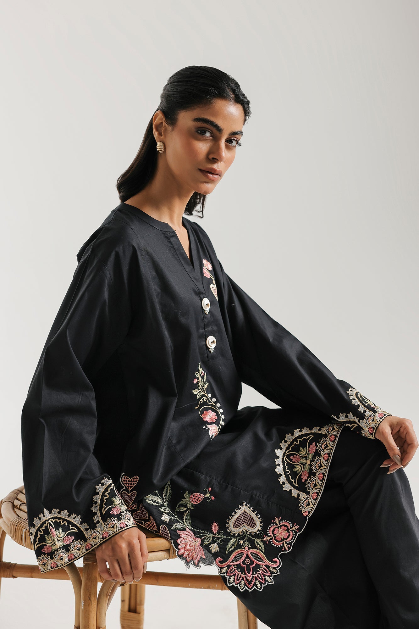 EMBROIDERED SUIT (E7783/102/902)